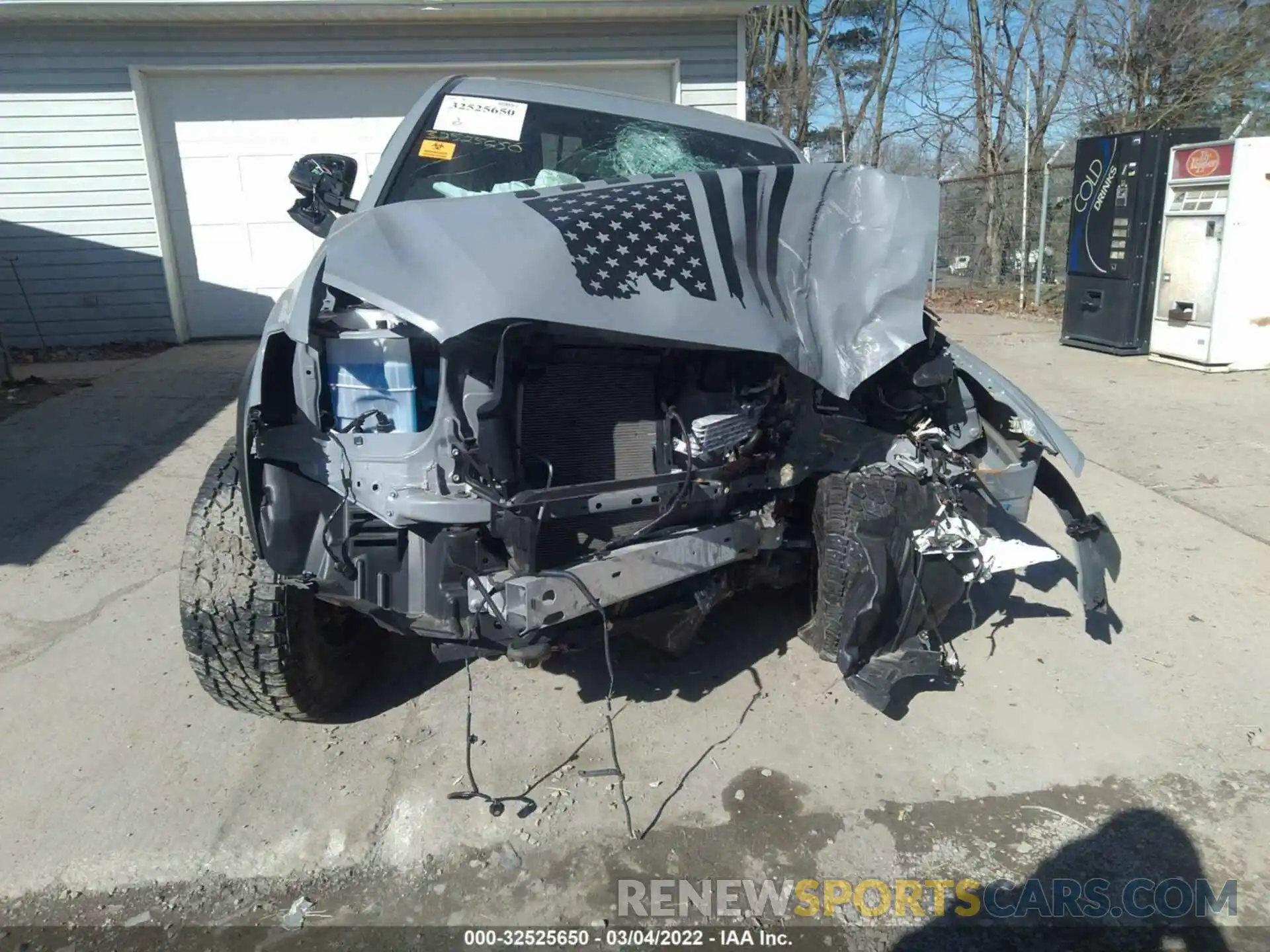 6 Photograph of a damaged car 3TMCZ5AN2LM316737 TOYOTA TACOMA 4WD 2020