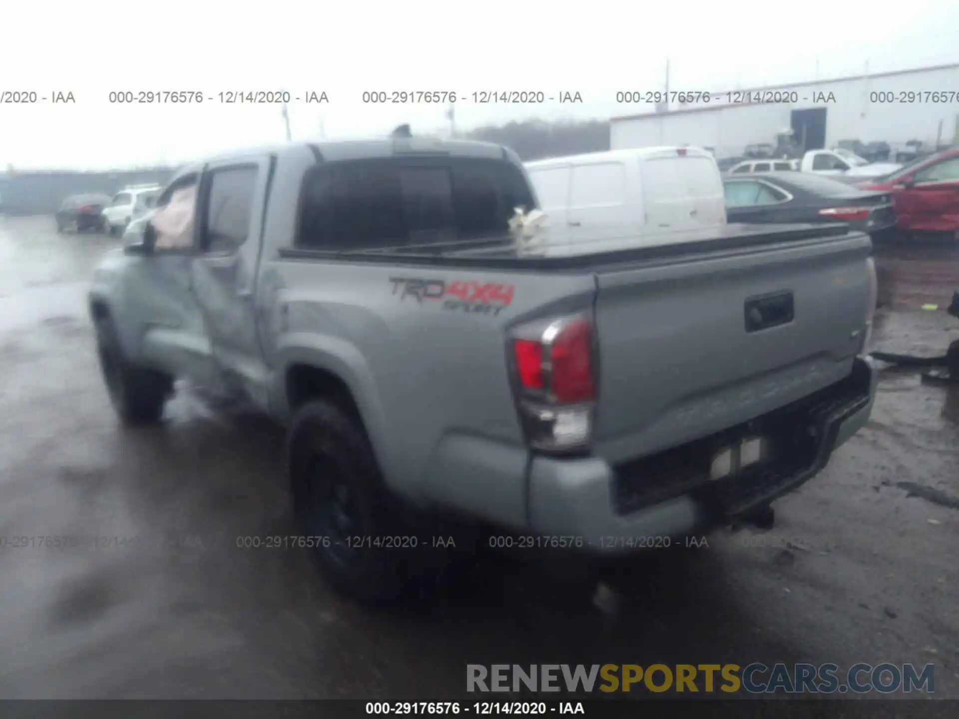 3 Фотография поврежденного автомобиля 3TMCZ5AN2LM317029 TOYOTA TACOMA 4WD 2020