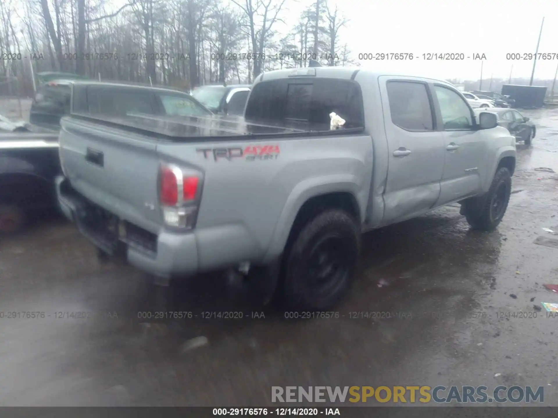 4 Photograph of a damaged car 3TMCZ5AN2LM317029 TOYOTA TACOMA 4WD 2020