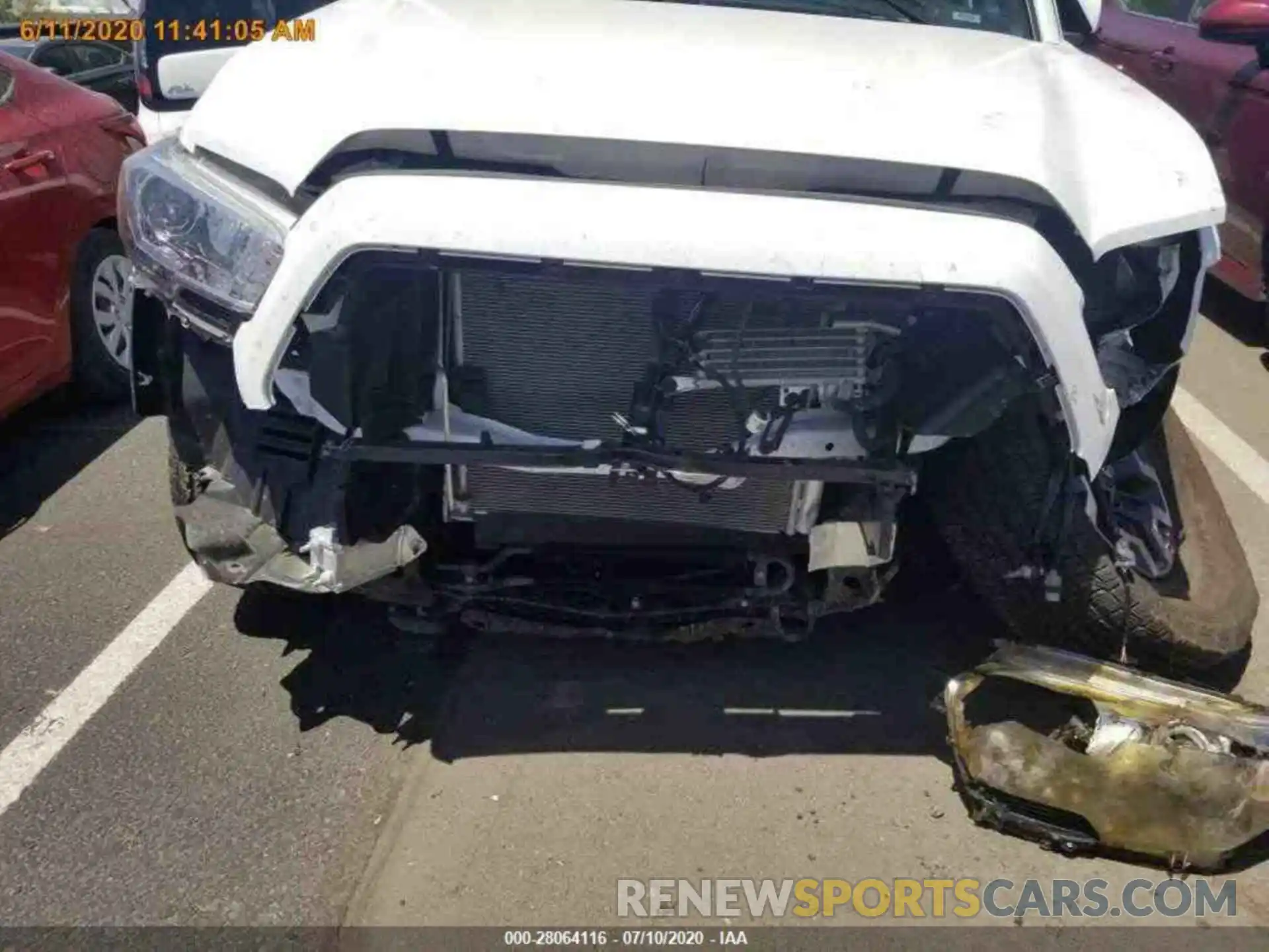 10 Photograph of a damaged car 3TMCZ5AN2LM323168 TOYOTA TACOMA 4WD 2020