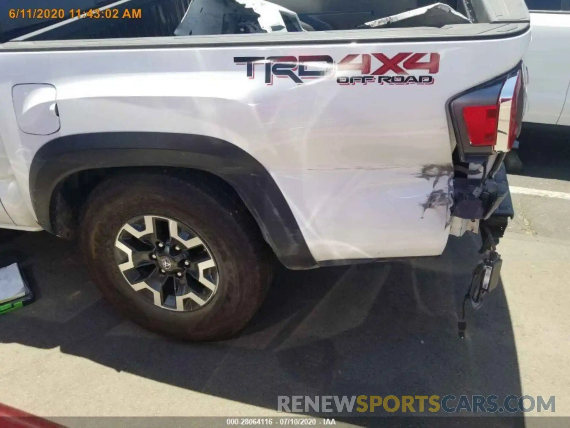 2 Photograph of a damaged car 3TMCZ5AN2LM323168 TOYOTA TACOMA 4WD 2020