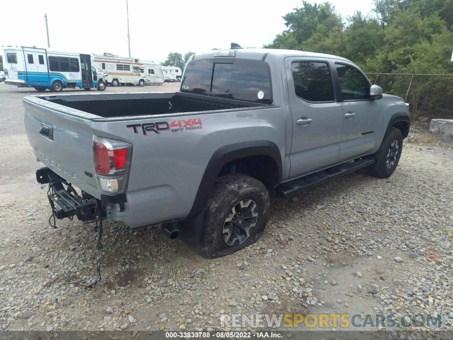 4 Photograph of a damaged car 3TMCZ5AN2LM323266 TOYOTA TACOMA 4WD 2020