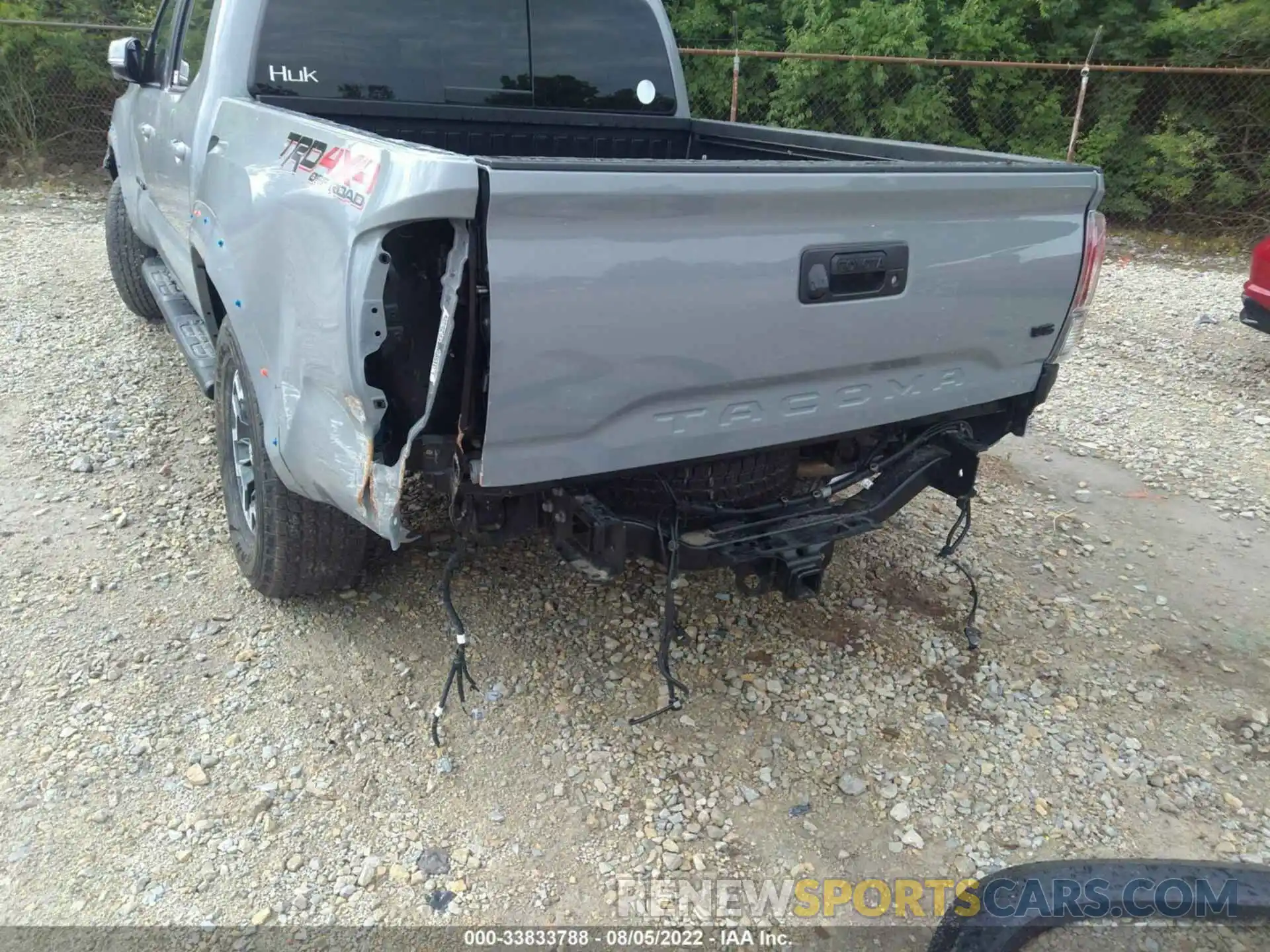 6 Photograph of a damaged car 3TMCZ5AN2LM323266 TOYOTA TACOMA 4WD 2020