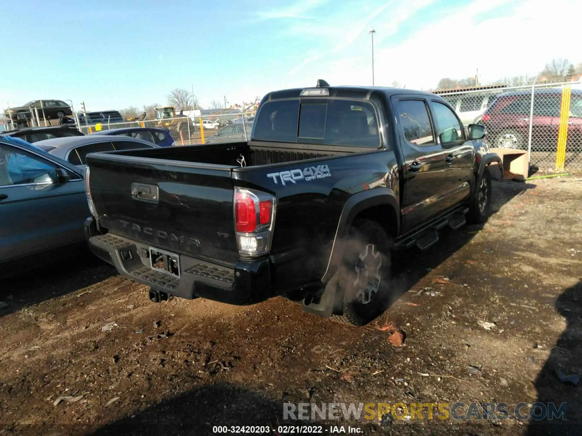 4 Photograph of a damaged car 3TMCZ5AN2LM333912 TOYOTA TACOMA 4WD 2020