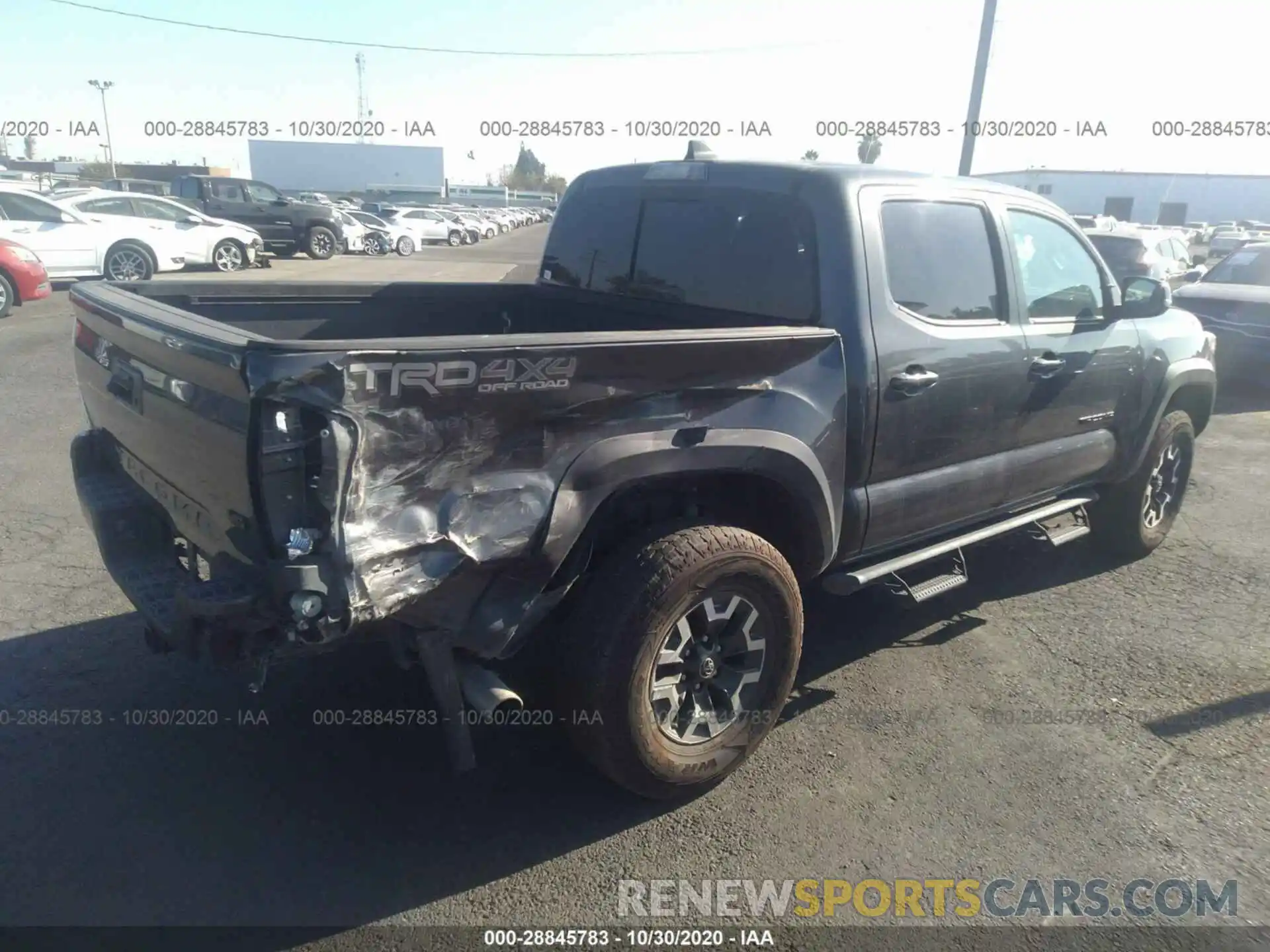 4 Photograph of a damaged car 3TMCZ5AN2LM334624 TOYOTA TACOMA 4WD 2020