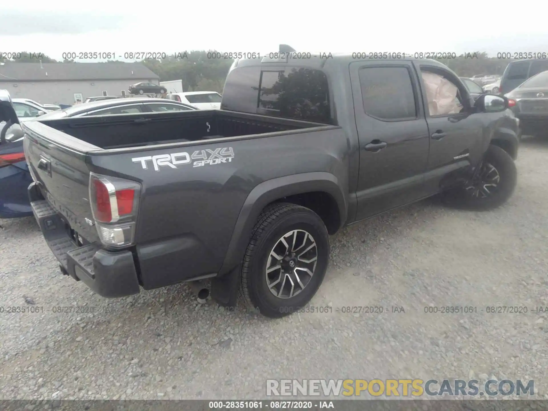 4 Photograph of a damaged car 3TMCZ5AN2LM335756 TOYOTA TACOMA 4WD 2020