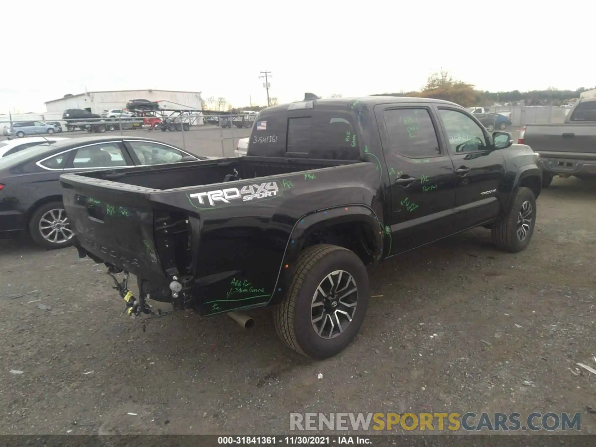 4 Photograph of a damaged car 3TMCZ5AN2LM336387 TOYOTA TACOMA 4WD 2020