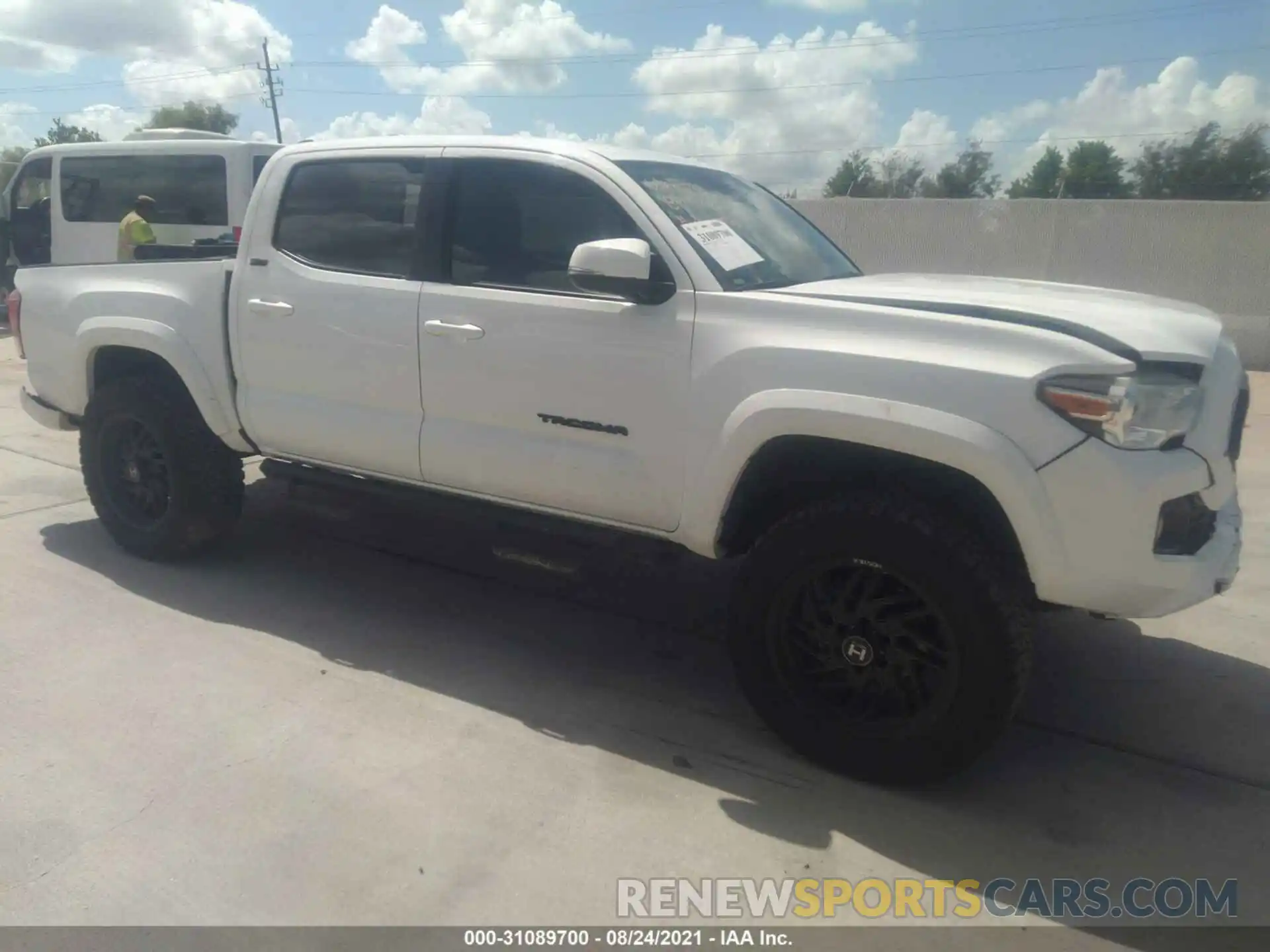 1 Photograph of a damaged car 3TMCZ5AN2LM339984 TOYOTA TACOMA 4WD 2020