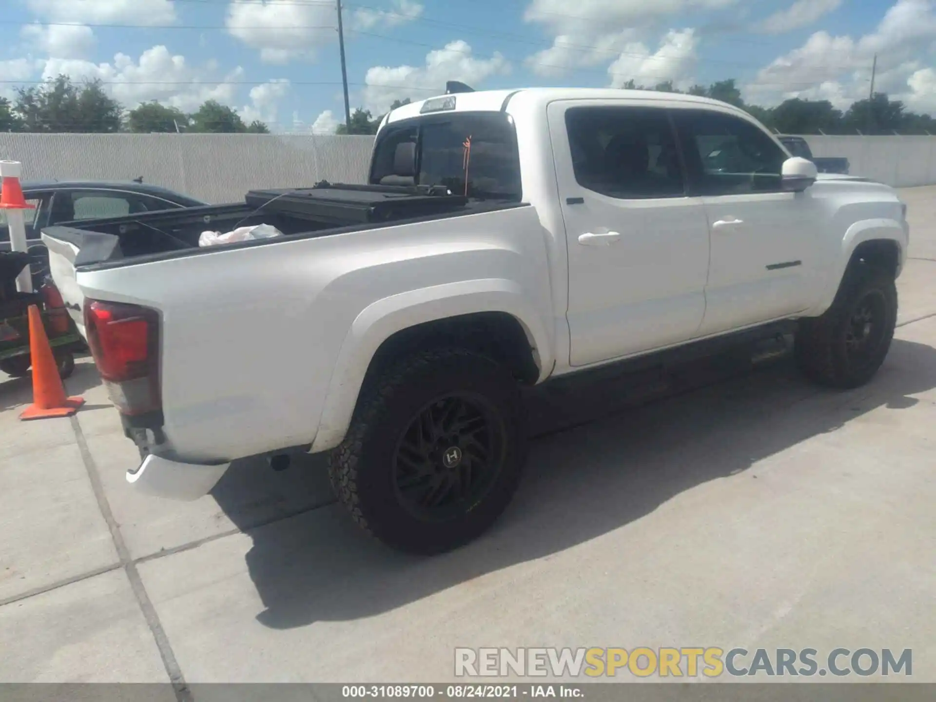 4 Photograph of a damaged car 3TMCZ5AN2LM339984 TOYOTA TACOMA 4WD 2020