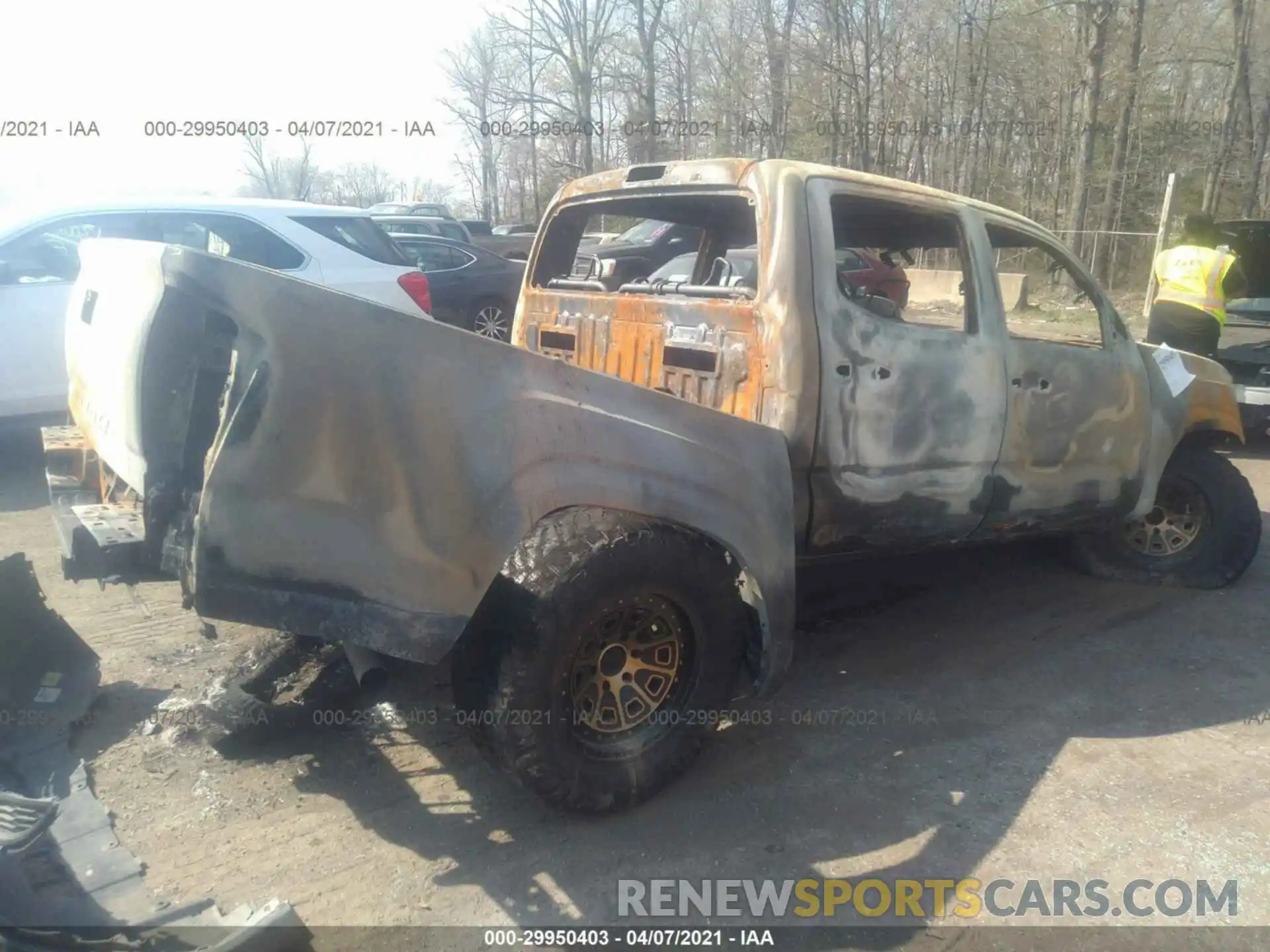 4 Photograph of a damaged car 3TMCZ5AN2LM342996 TOYOTA TACOMA 4WD 2020