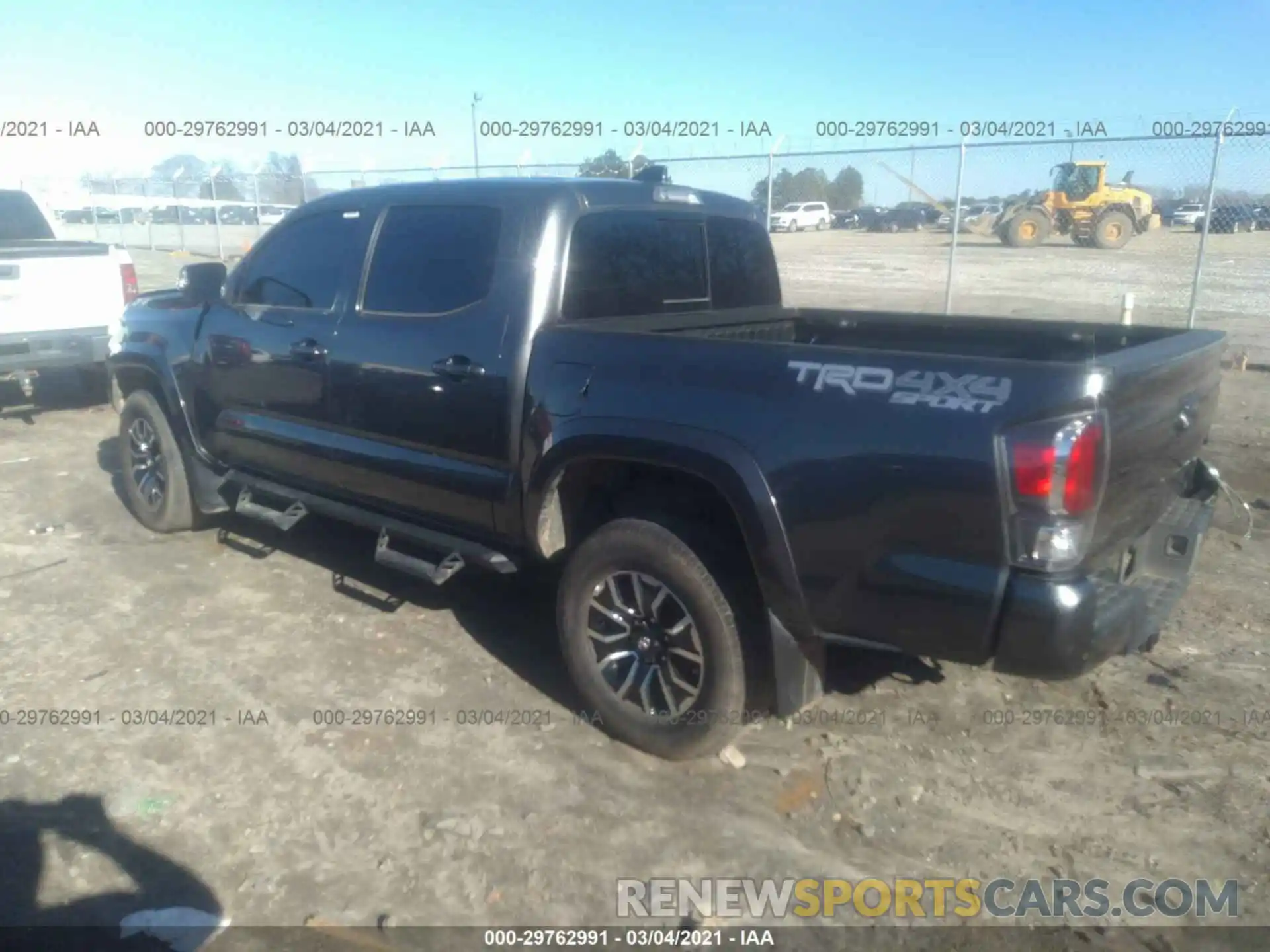 3 Фотография поврежденного автомобиля 3TMCZ5AN2LM344392 TOYOTA TACOMA 4WD 2020