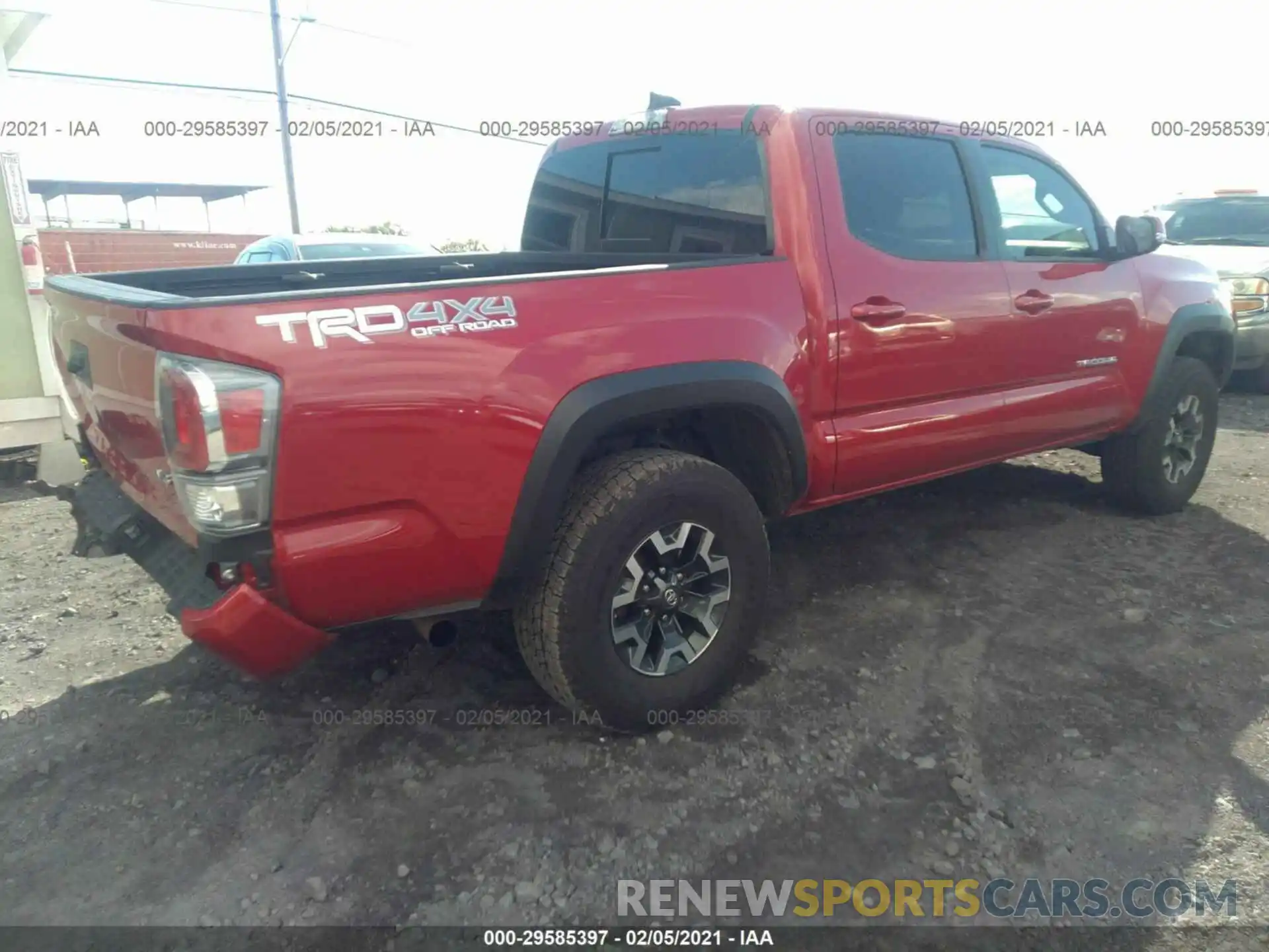 4 Photograph of a damaged car 3TMCZ5AN2LM347308 TOYOTA TACOMA 4WD 2020