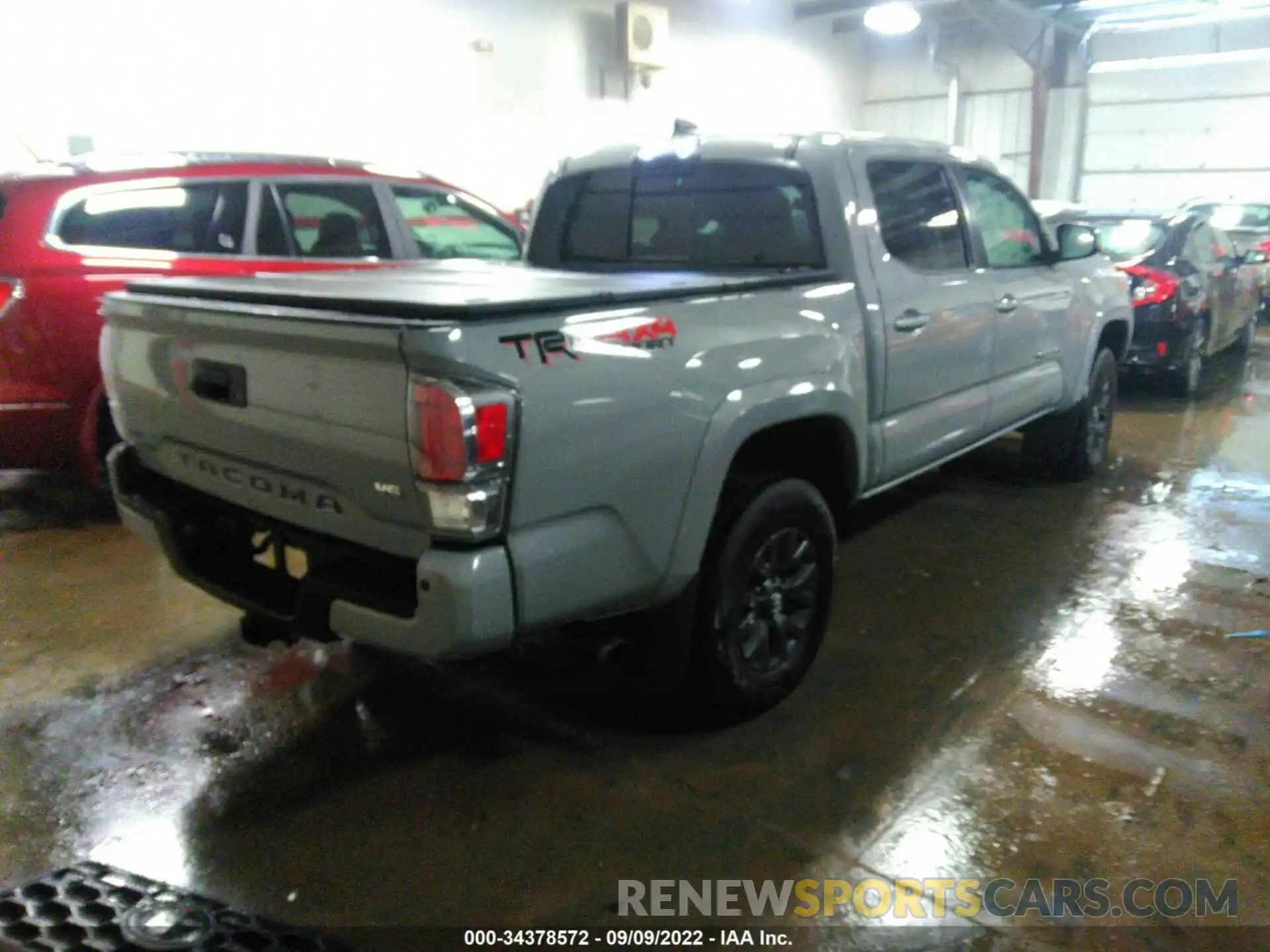 4 Photograph of a damaged car 3TMCZ5AN2LM351021 TOYOTA TACOMA 4WD 2020