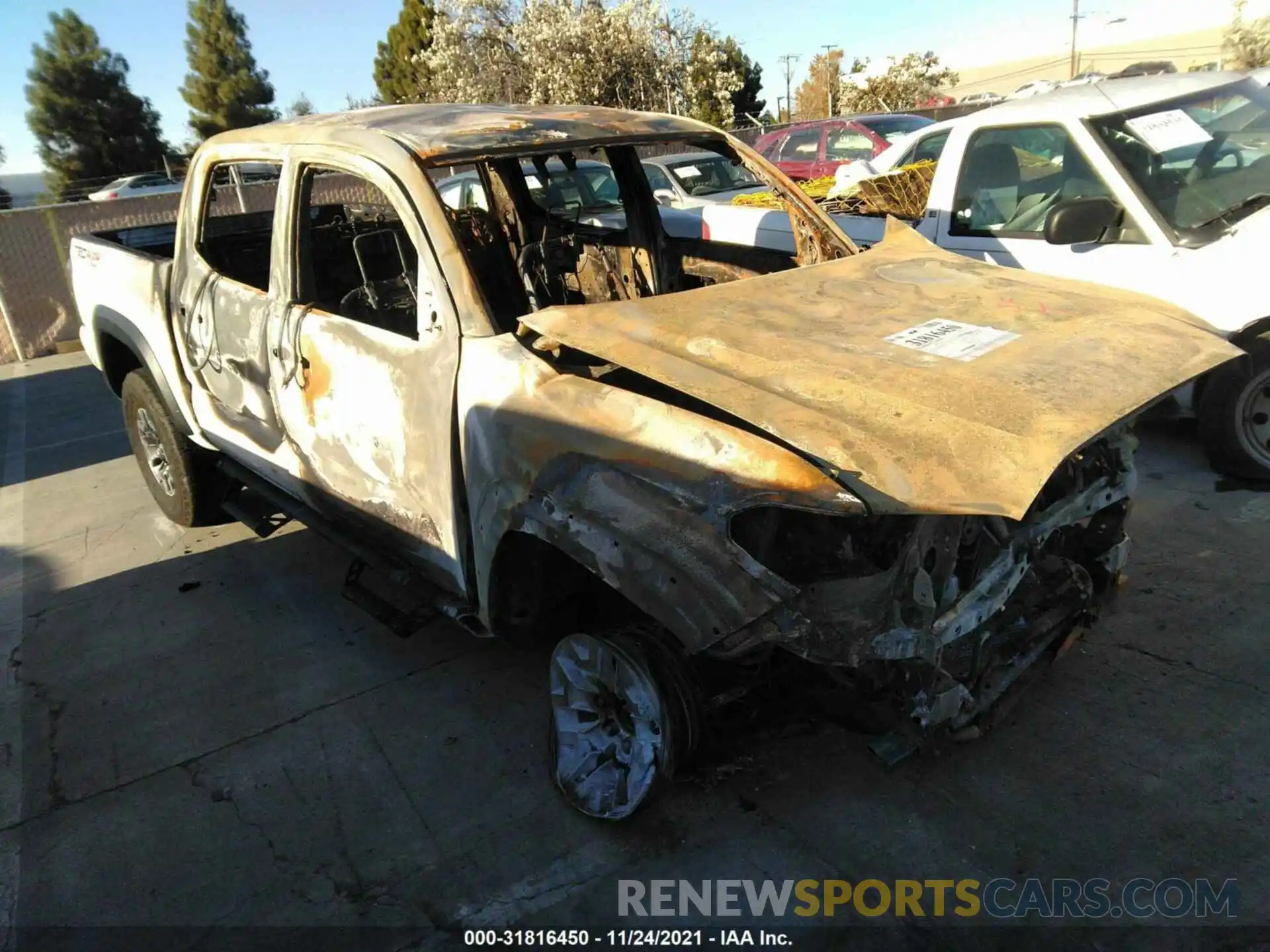 1 Photograph of a damaged car 3TMCZ5AN2LM354775 TOYOTA TACOMA 4WD 2020