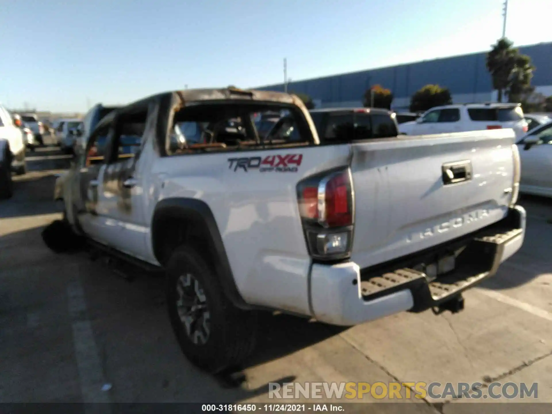 3 Фотография поврежденного автомобиля 3TMCZ5AN2LM354775 TOYOTA TACOMA 4WD 2020