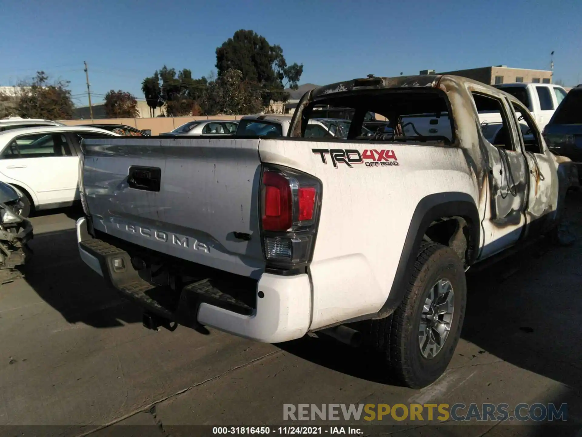 4 Photograph of a damaged car 3TMCZ5AN2LM354775 TOYOTA TACOMA 4WD 2020