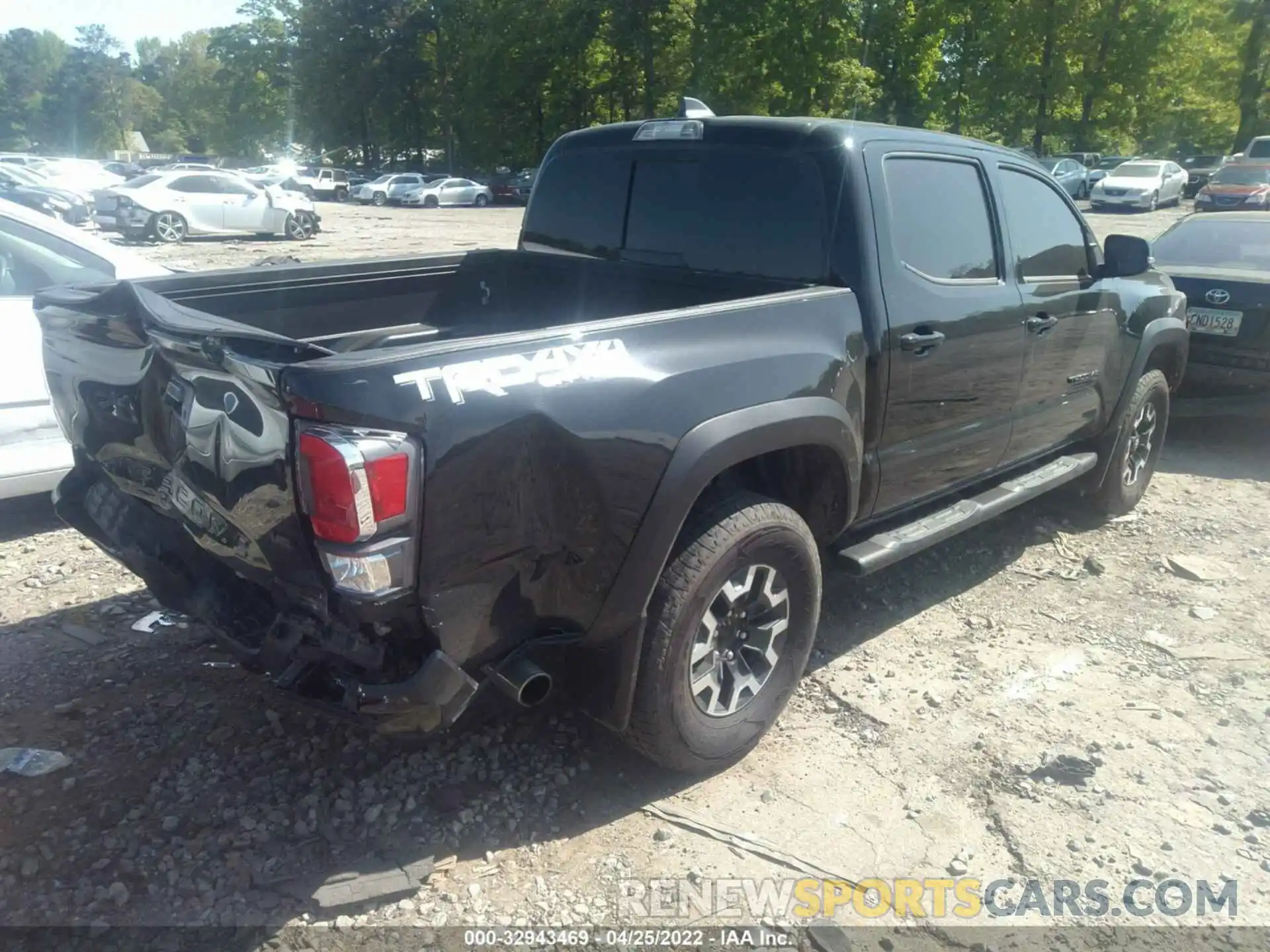 4 Photograph of a damaged car 3TMCZ5AN2LM359457 TOYOTA TACOMA 4WD 2020