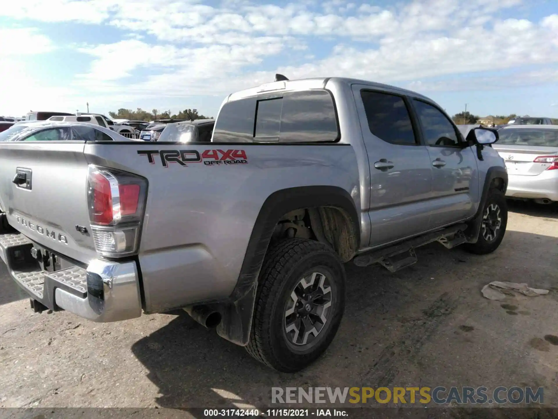 4 Photograph of a damaged car 3TMCZ5AN2LM366120 TOYOTA TACOMA 4WD 2020