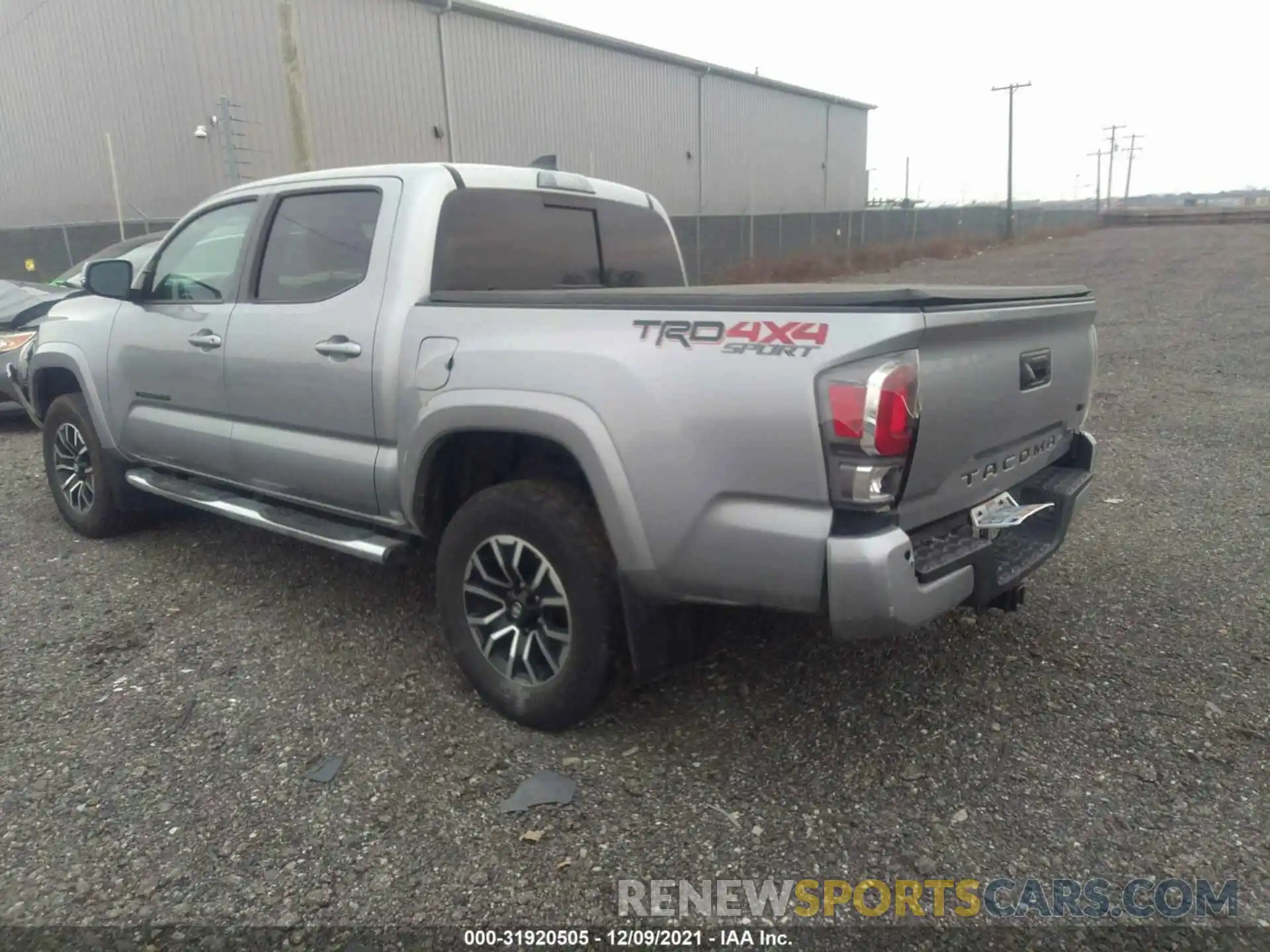 3 Фотография поврежденного автомобиля 3TMCZ5AN2LM366652 TOYOTA TACOMA 4WD 2020