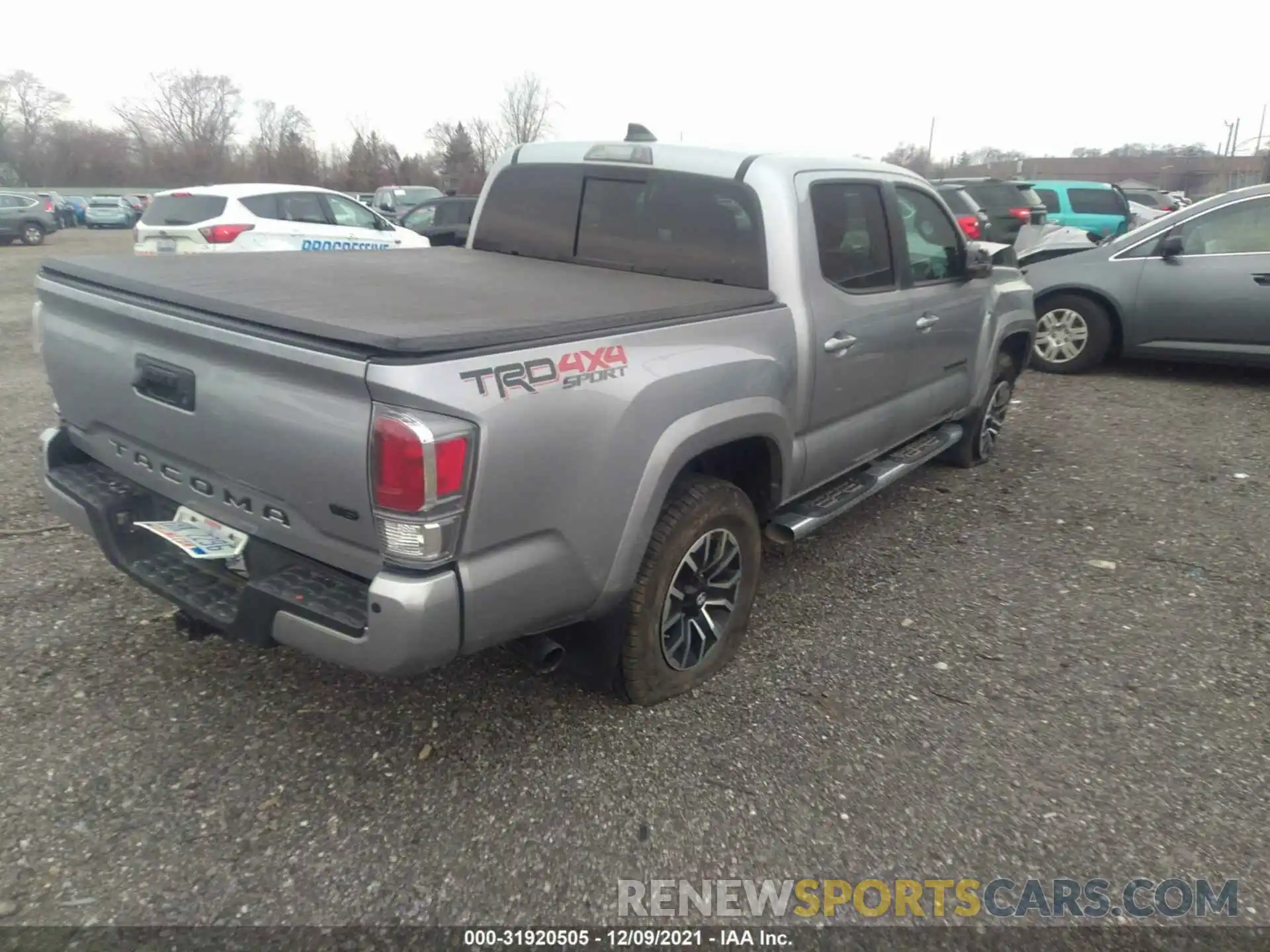 4 Photograph of a damaged car 3TMCZ5AN2LM366652 TOYOTA TACOMA 4WD 2020