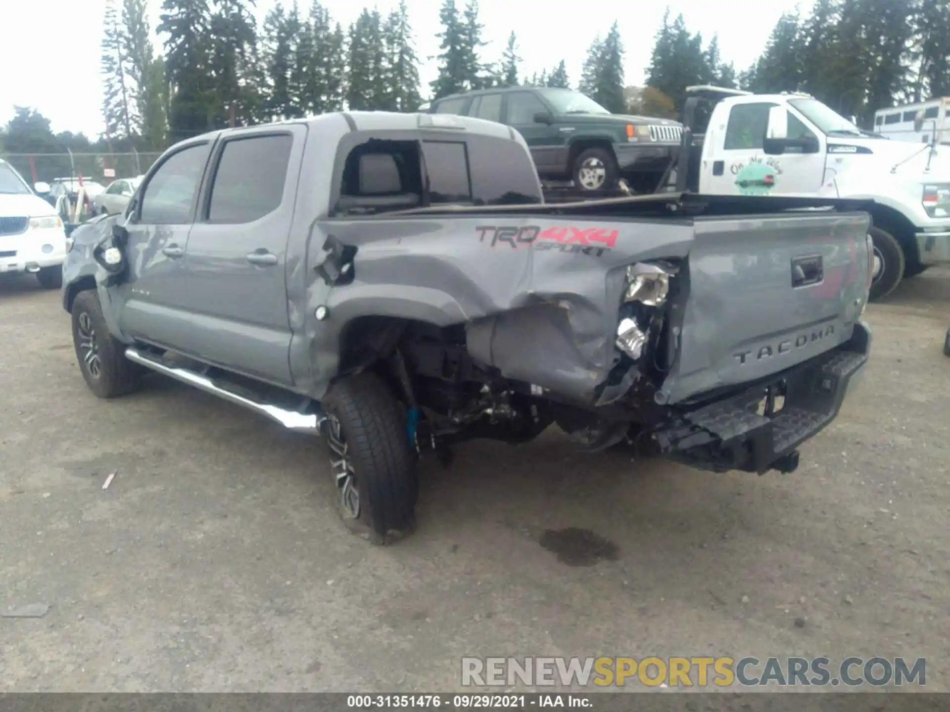 3 Фотография поврежденного автомобиля 3TMCZ5AN2LM368076 TOYOTA TACOMA 4WD 2020