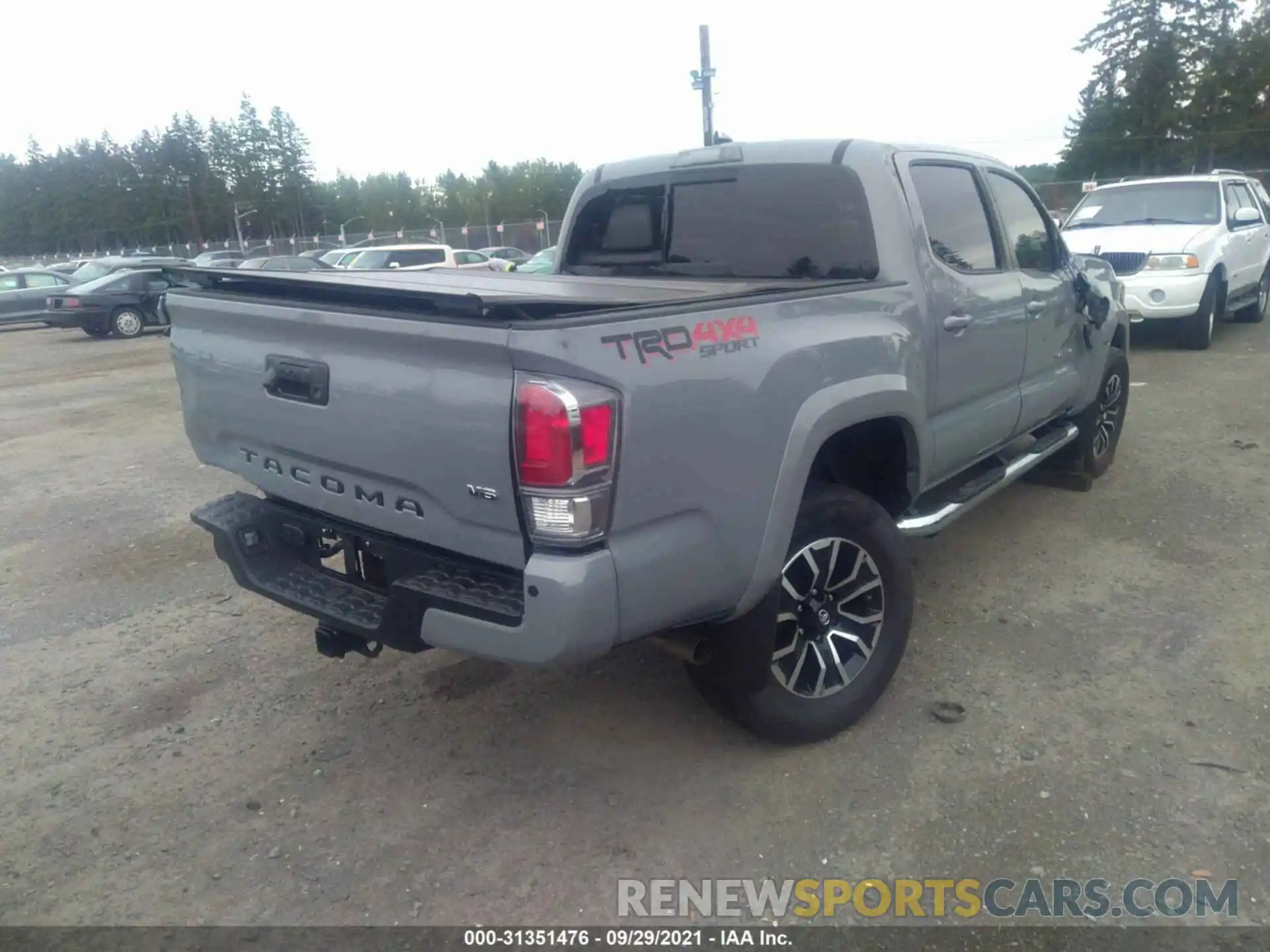 4 Фотография поврежденного автомобиля 3TMCZ5AN2LM368076 TOYOTA TACOMA 4WD 2020