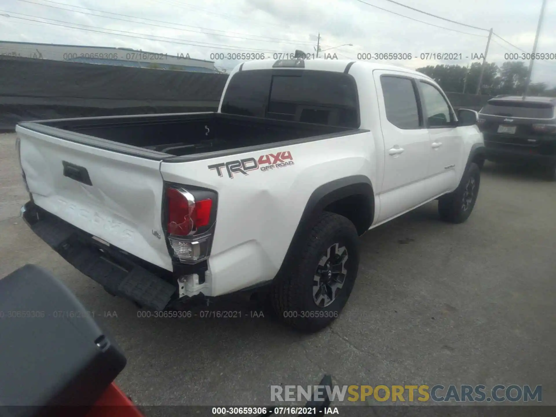 4 Photograph of a damaged car 3TMCZ5AN3LM290097 TOYOTA TACOMA 4WD 2020