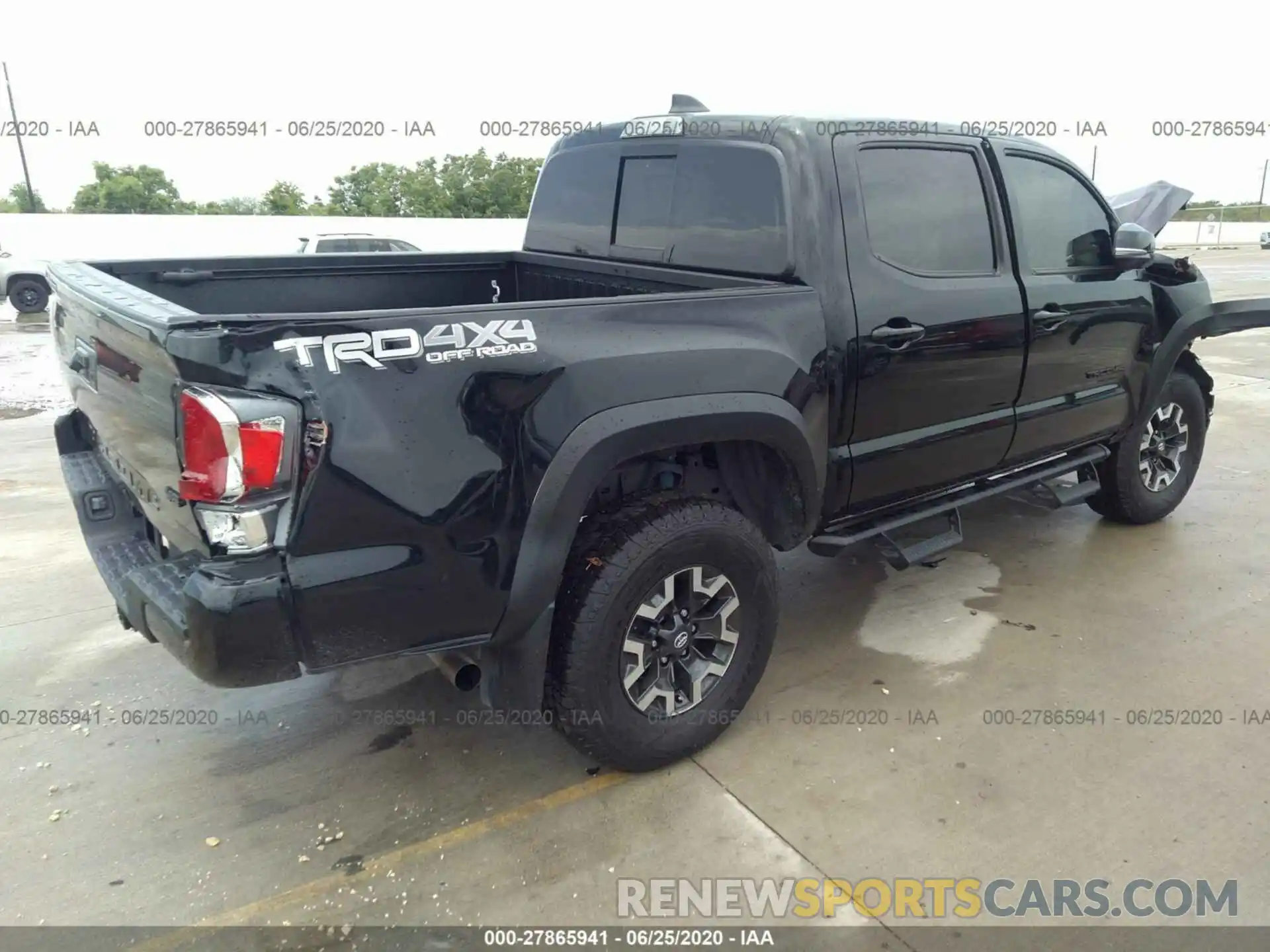 4 Photograph of a damaged car 3TMCZ5AN3LM293243 TOYOTA TACOMA 4WD 2020