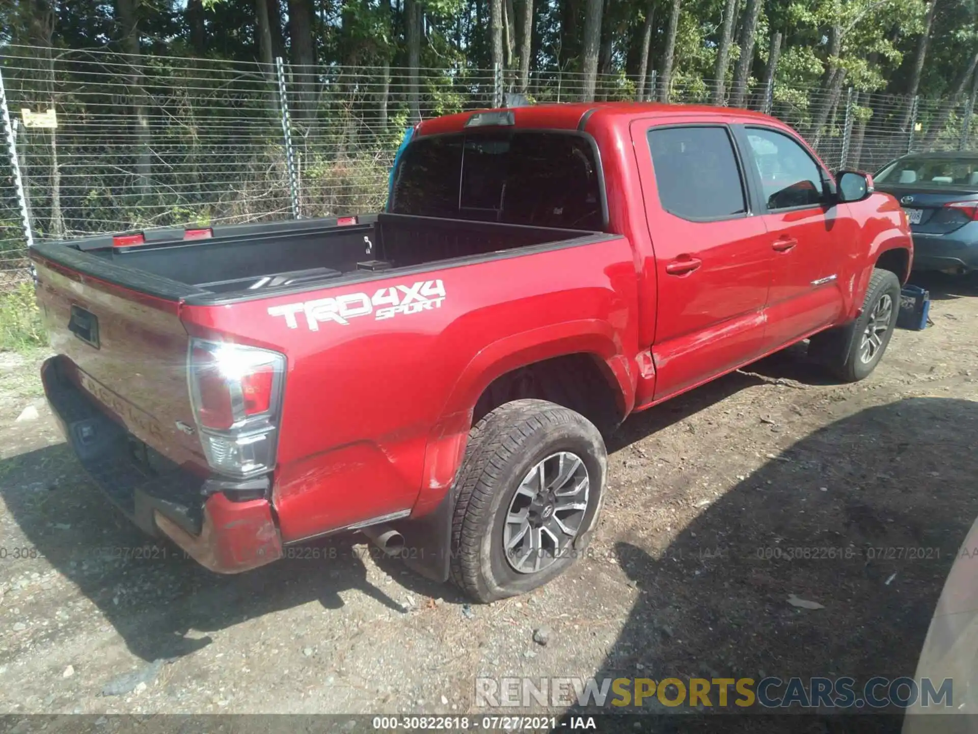 4 Photograph of a damaged car 3TMCZ5AN3LM297275 TOYOTA TACOMA 4WD 2020