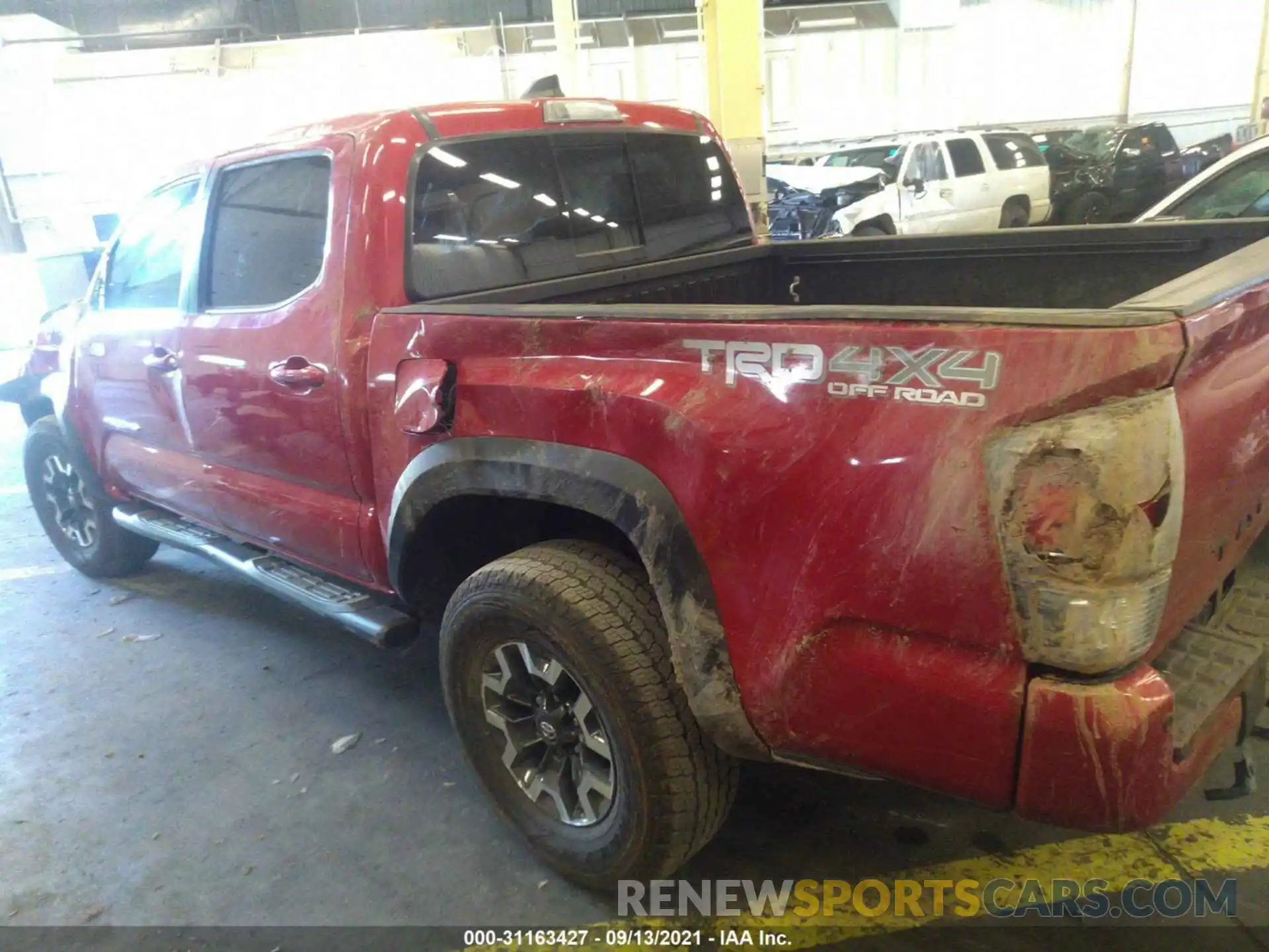 3 Фотография поврежденного автомобиля 3TMCZ5AN3LM298040 TOYOTA TACOMA 4WD 2020