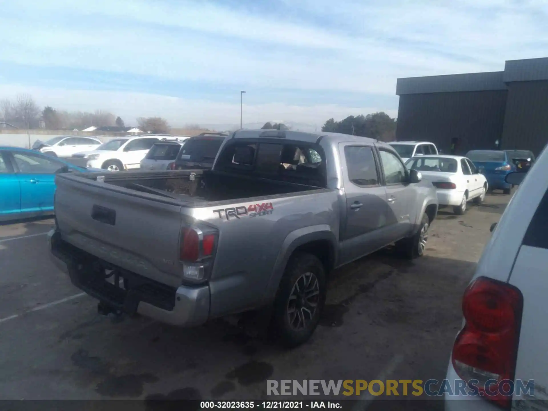 4 Photograph of a damaged car 3TMCZ5AN3LM300840 TOYOTA TACOMA 4WD 2020