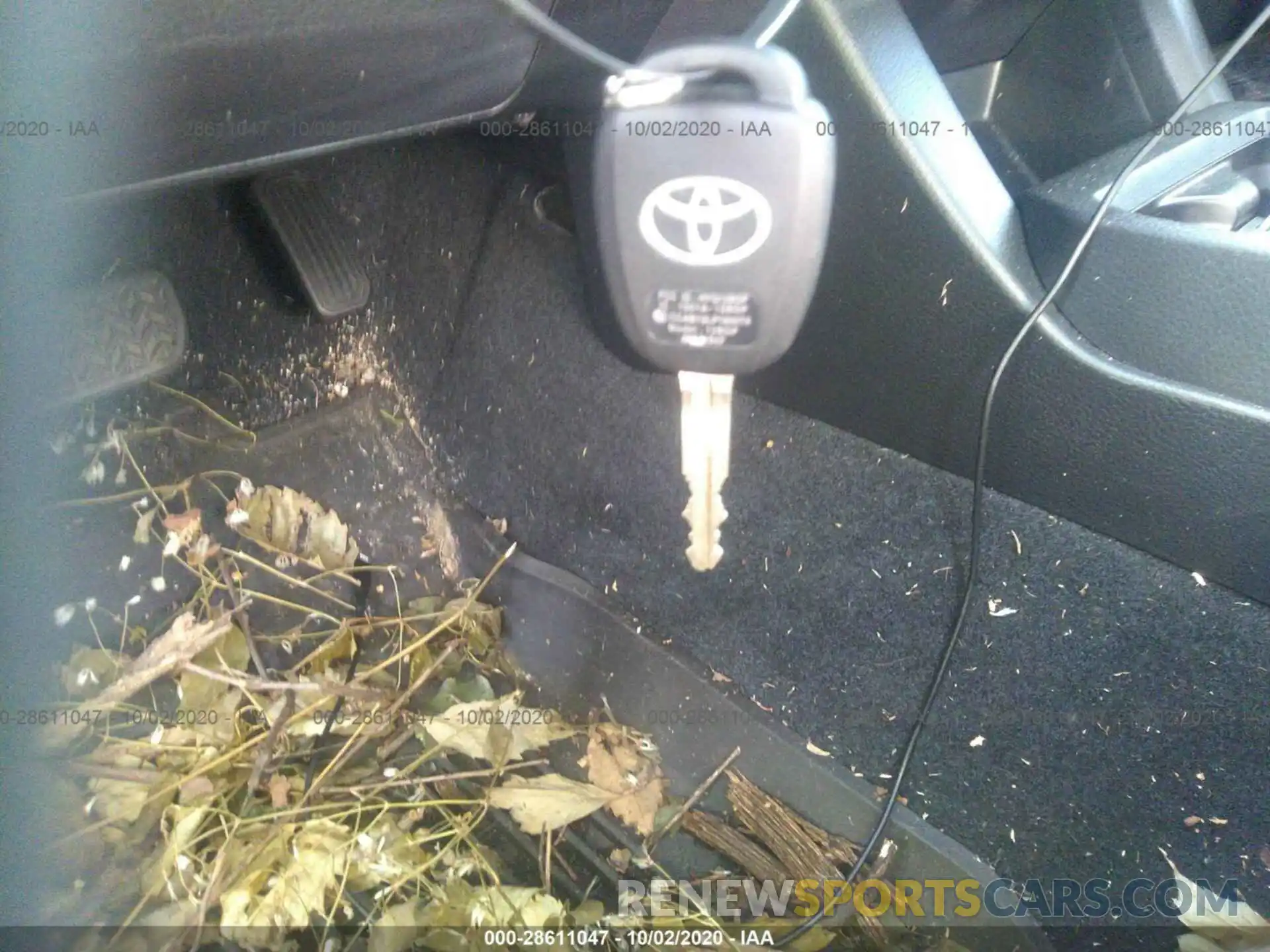 11 Photograph of a damaged car 3TMCZ5AN3LM303429 TOYOTA TACOMA 4WD 2020