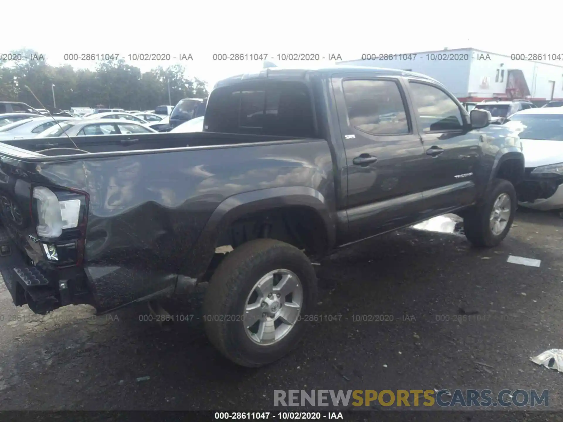 4 Photograph of a damaged car 3TMCZ5AN3LM303429 TOYOTA TACOMA 4WD 2020