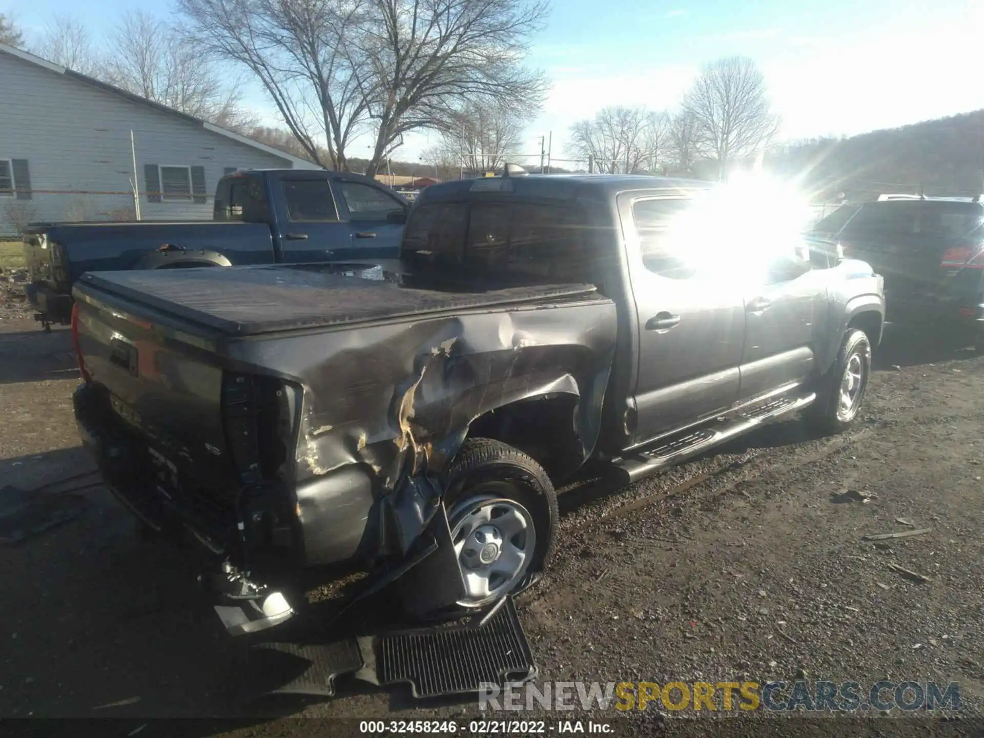 4 Photograph of a damaged car 3TMCZ5AN3LM305696 TOYOTA TACOMA 4WD 2020