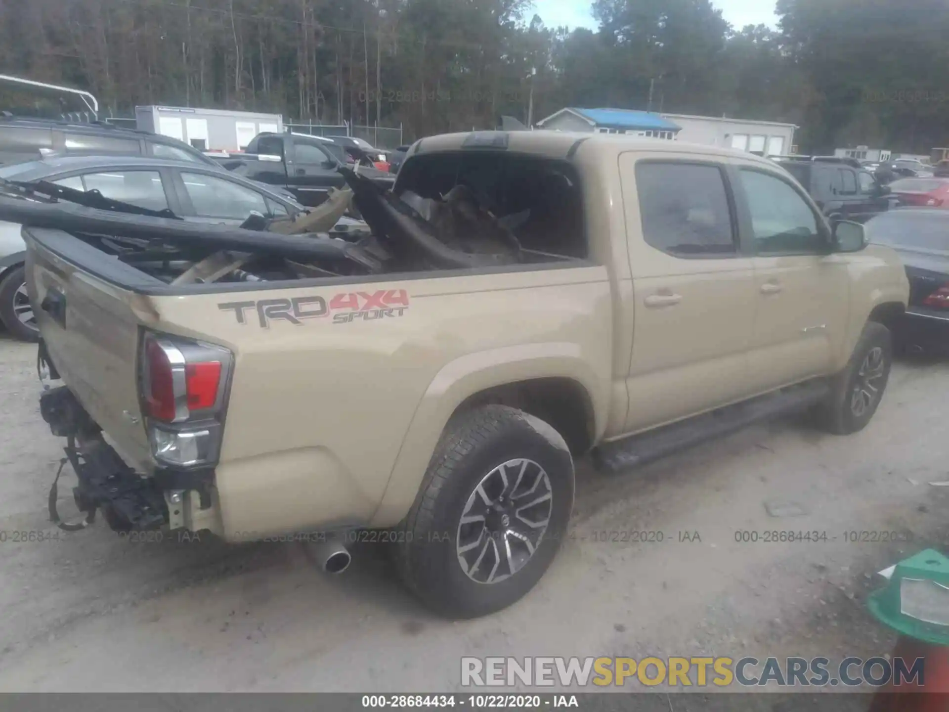 4 Photograph of a damaged car 3TMCZ5AN3LM308291 TOYOTA TACOMA 4WD 2020