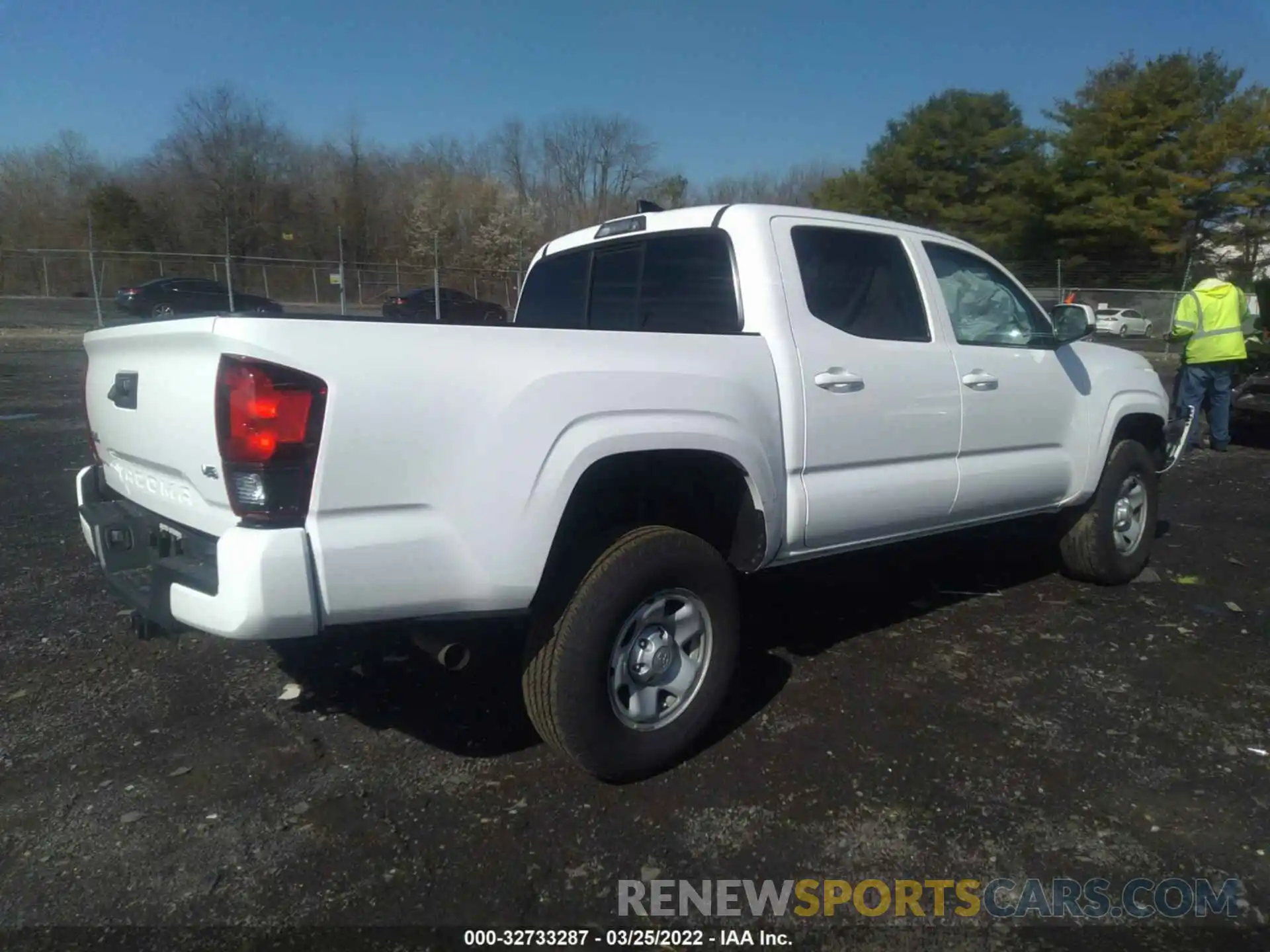 4 Photograph of a damaged car 3TMCZ5AN3LM312146 TOYOTA TACOMA 4WD 2020