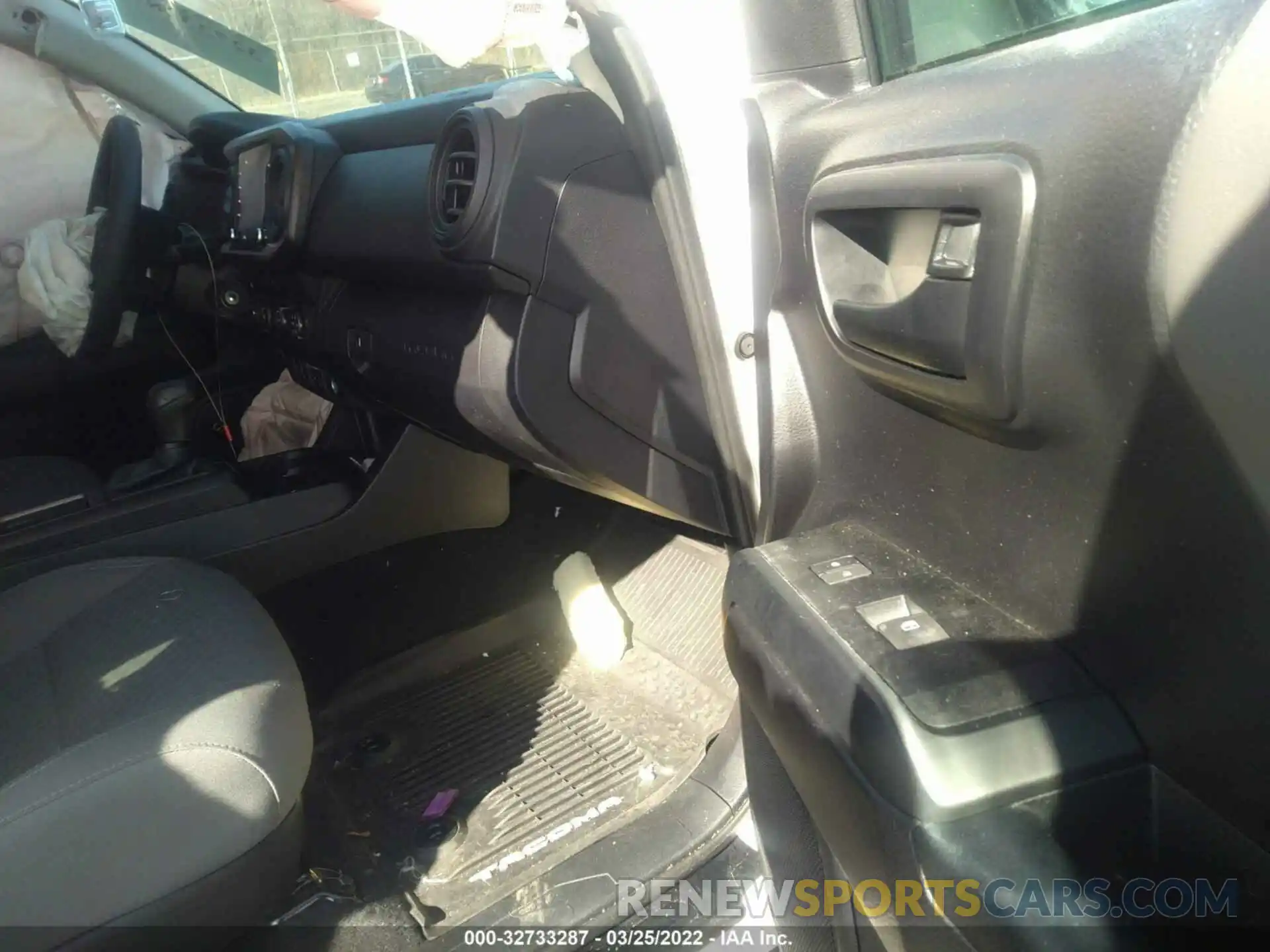 5 Photograph of a damaged car 3TMCZ5AN3LM312146 TOYOTA TACOMA 4WD 2020