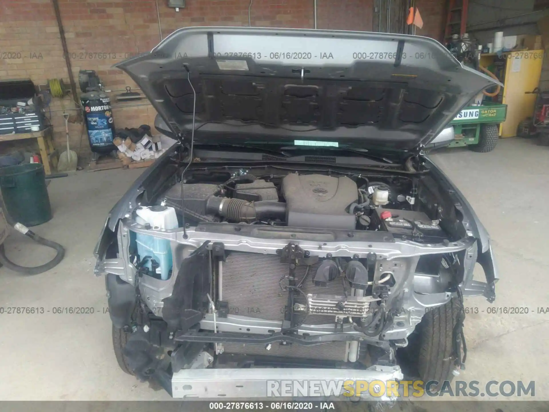 10 Photograph of a damaged car 3TMCZ5AN3LM312888 TOYOTA TACOMA 4WD 2020