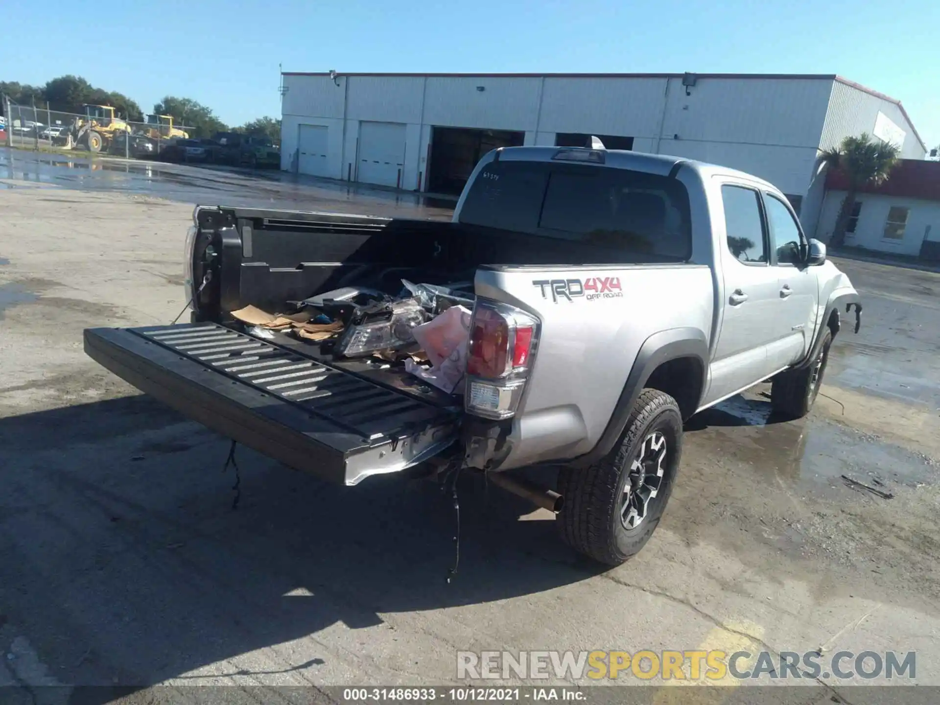 4 Photograph of a damaged car 3TMCZ5AN3LM320585 TOYOTA TACOMA 4WD 2020