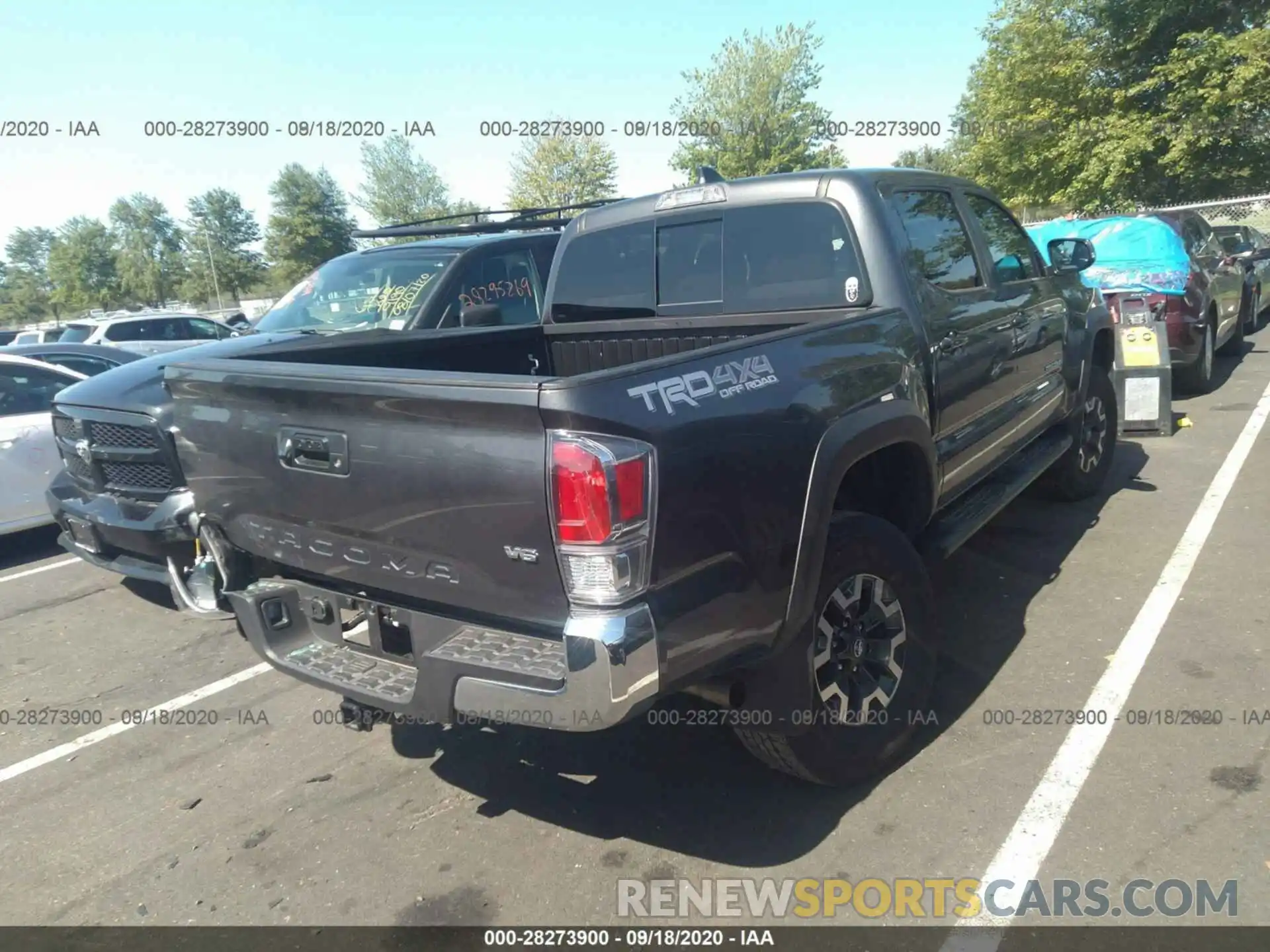 15 Photograph of a damaged car 3TMCZ5AN3LM324278 TOYOTA TACOMA 4WD 2020