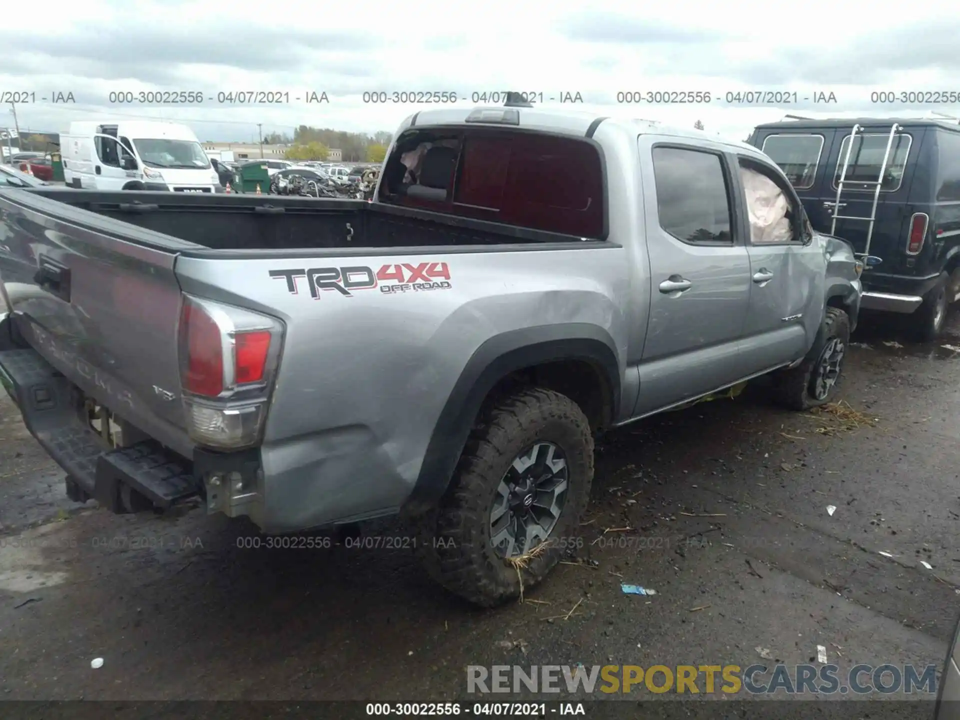 4 Photograph of a damaged car 3TMCZ5AN3LM324569 TOYOTA TACOMA 4WD 2020