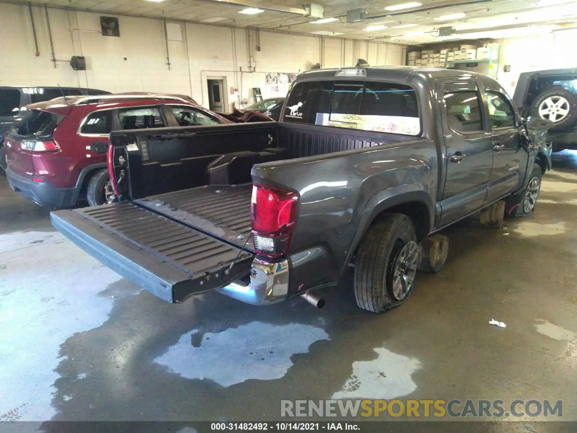 4 Photograph of a damaged car 3TMCZ5AN3LM326774 TOYOTA TACOMA 4WD 2020