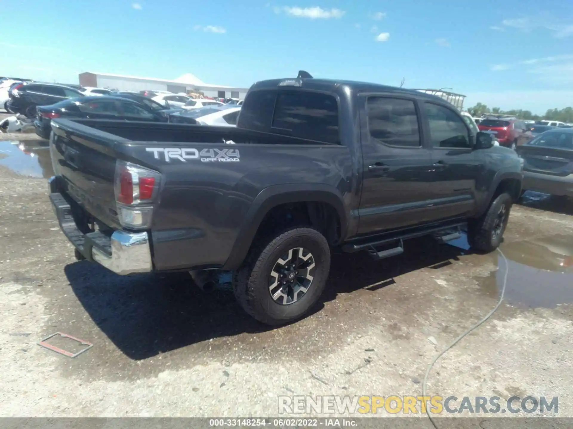 4 Photograph of a damaged car 3TMCZ5AN3LM328265 TOYOTA TACOMA 4WD 2020