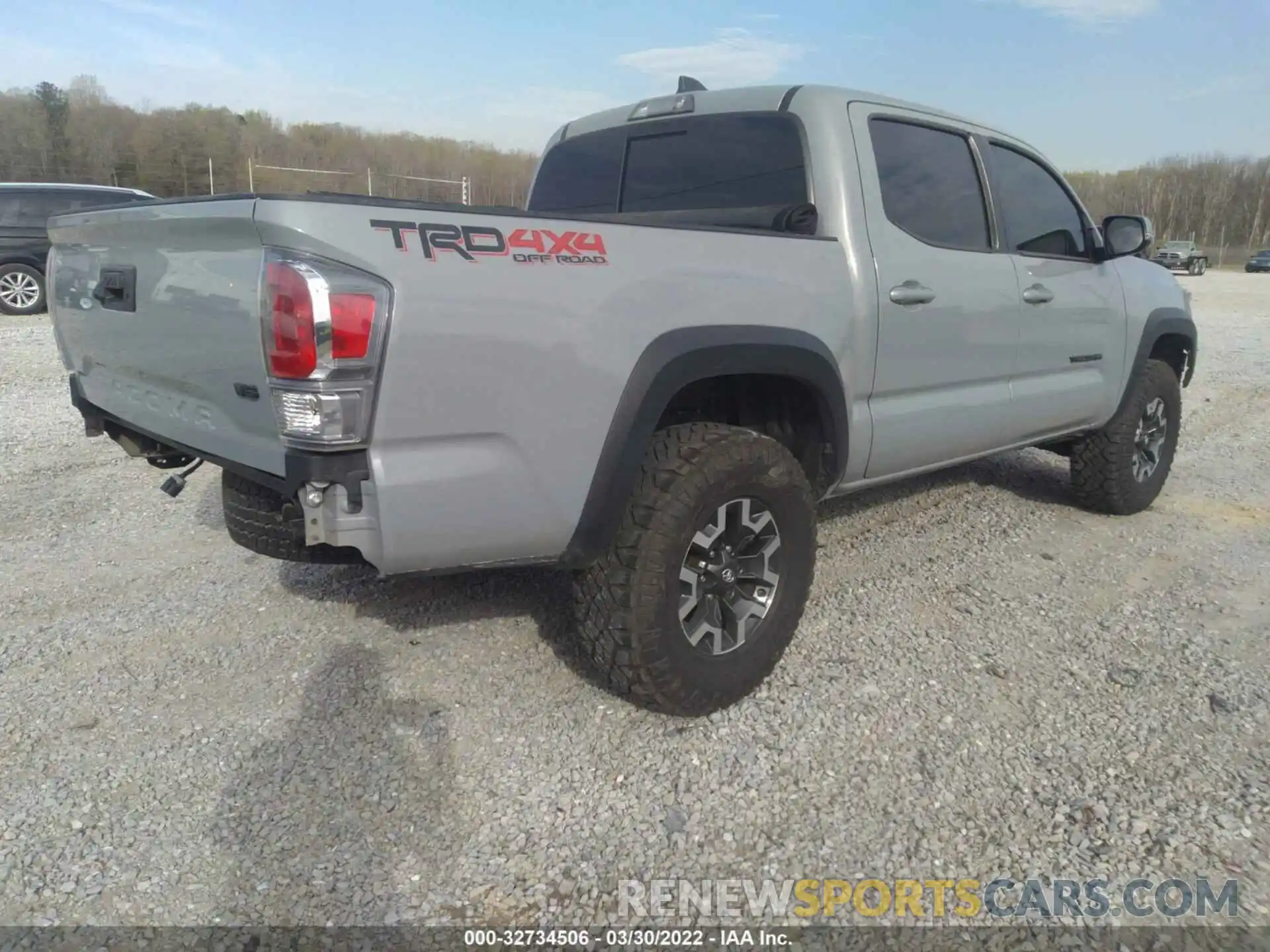 4 Photograph of a damaged car 3TMCZ5AN3LM330632 TOYOTA TACOMA 4WD 2020