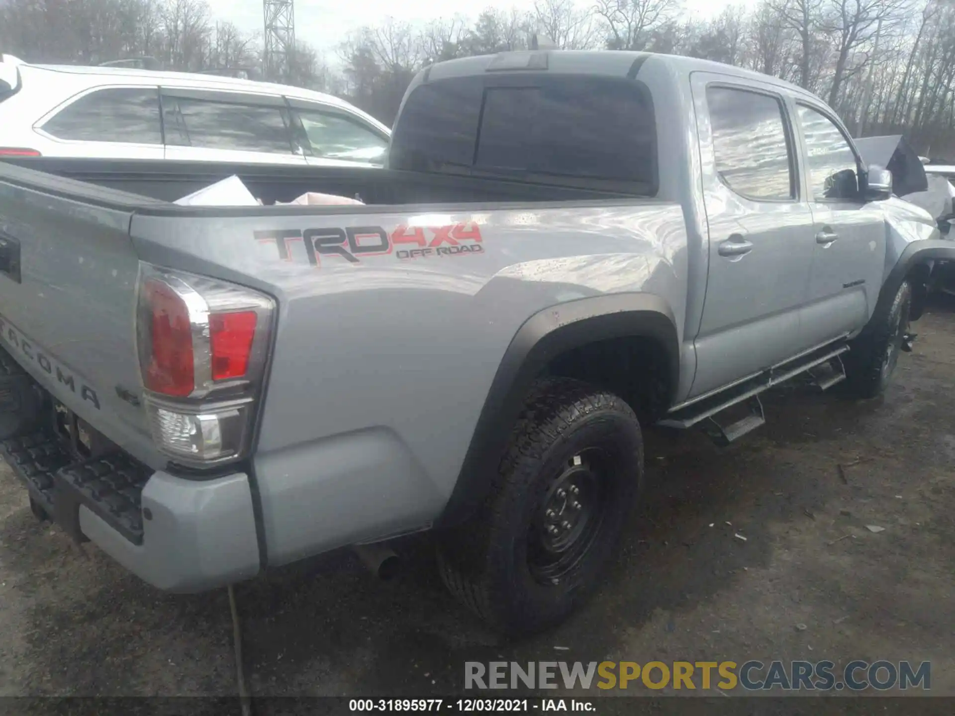 4 Photograph of a damaged car 3TMCZ5AN3LM333286 TOYOTA TACOMA 4WD 2020