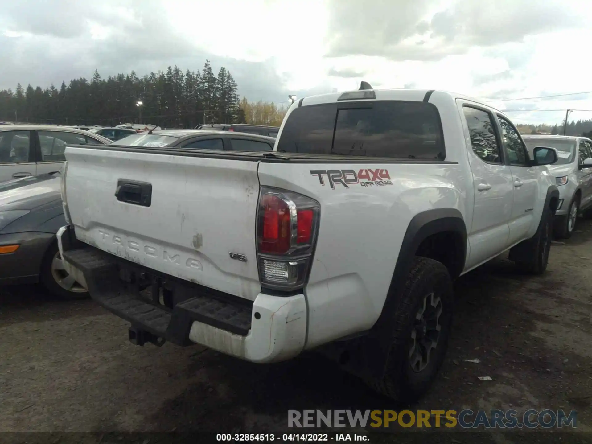 4 Фотография поврежденного автомобиля 3TMCZ5AN3LM338374 TOYOTA TACOMA 4WD 2020