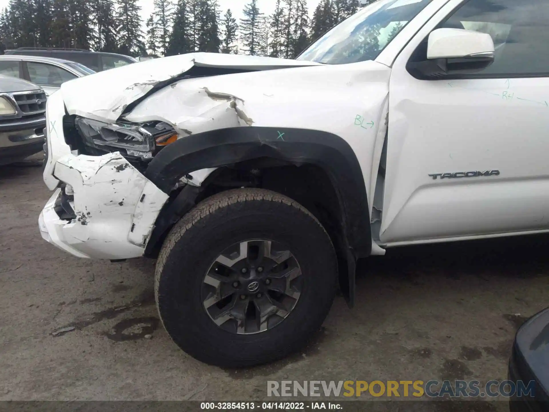 6 Photograph of a damaged car 3TMCZ5AN3LM338374 TOYOTA TACOMA 4WD 2020