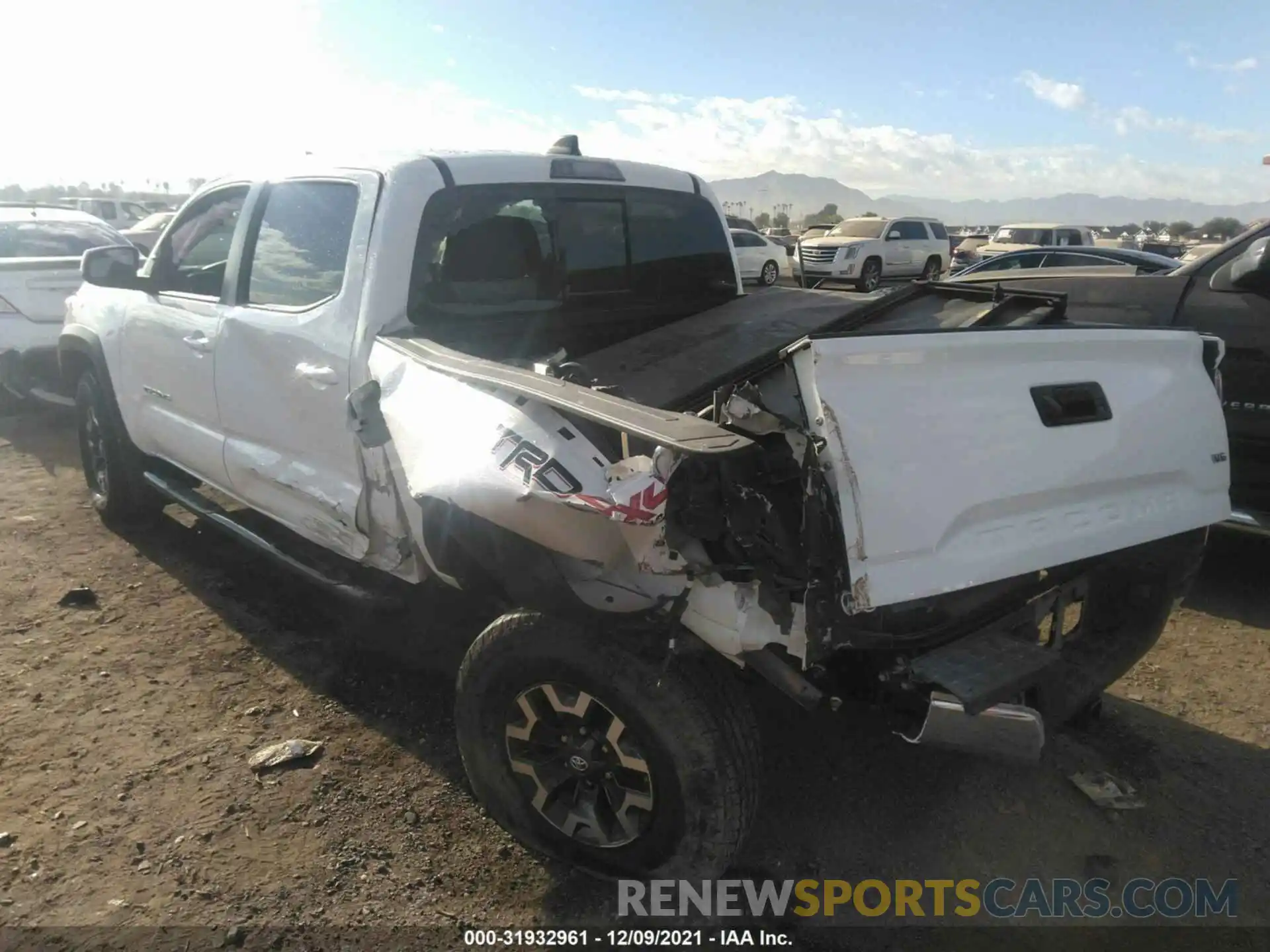 3 Photograph of a damaged car 3TMCZ5AN3LM351738 TOYOTA TACOMA 4WD 2020