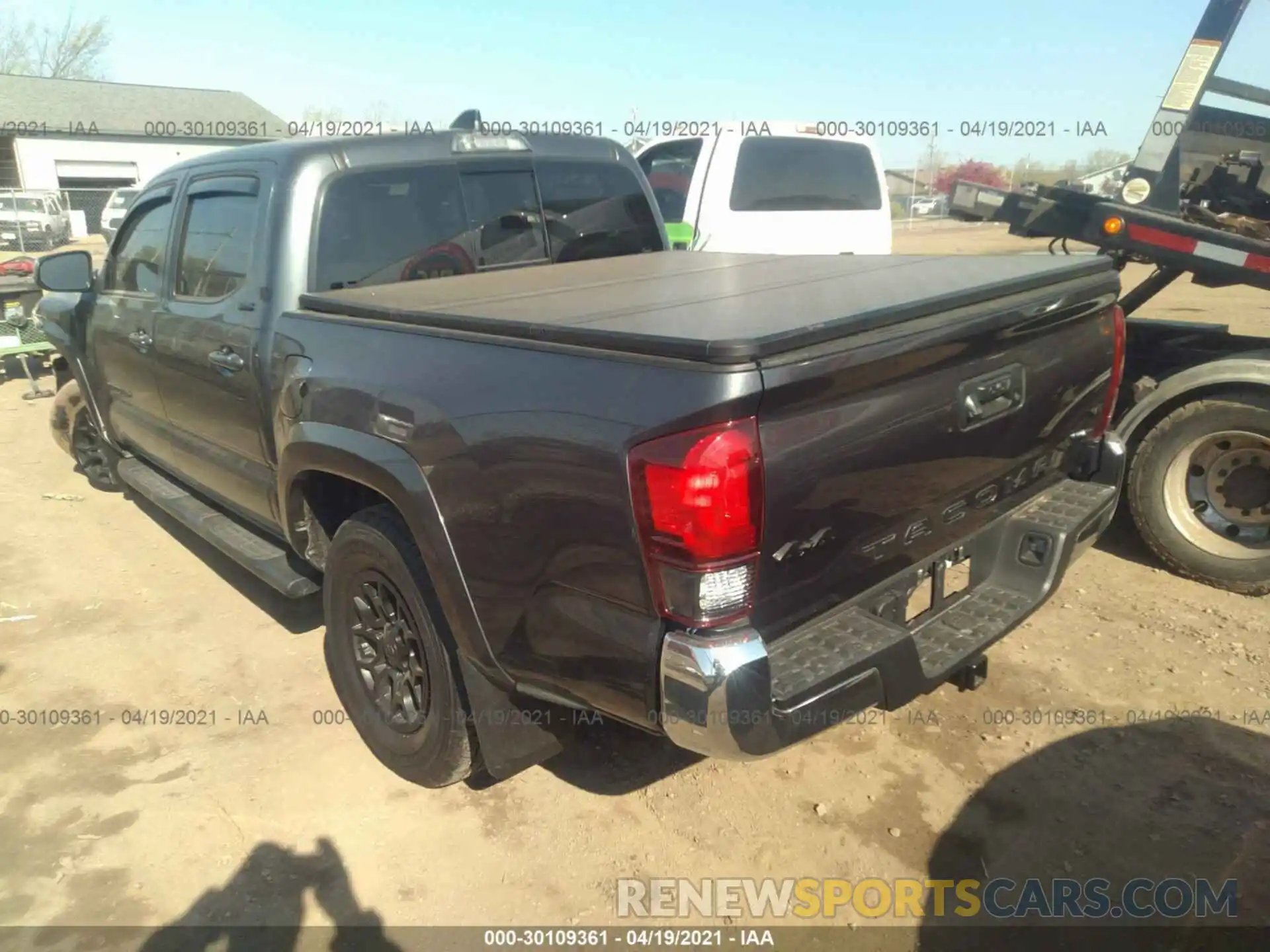 3 Photograph of a damaged car 3TMCZ5AN3LM353585 TOYOTA TACOMA 4WD 2020