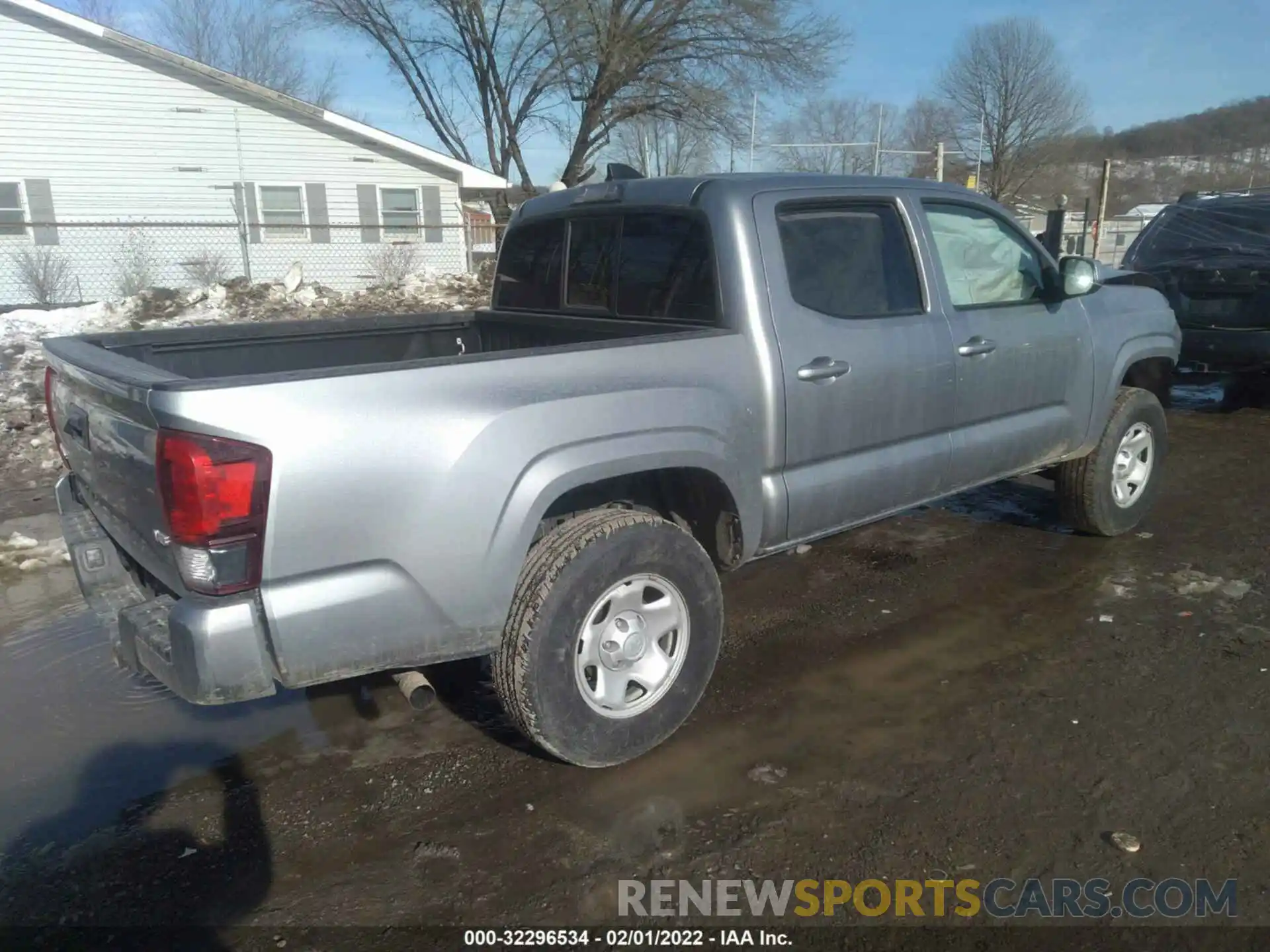 4 Photograph of a damaged car 3TMCZ5AN3LM353828 TOYOTA TACOMA 4WD 2020